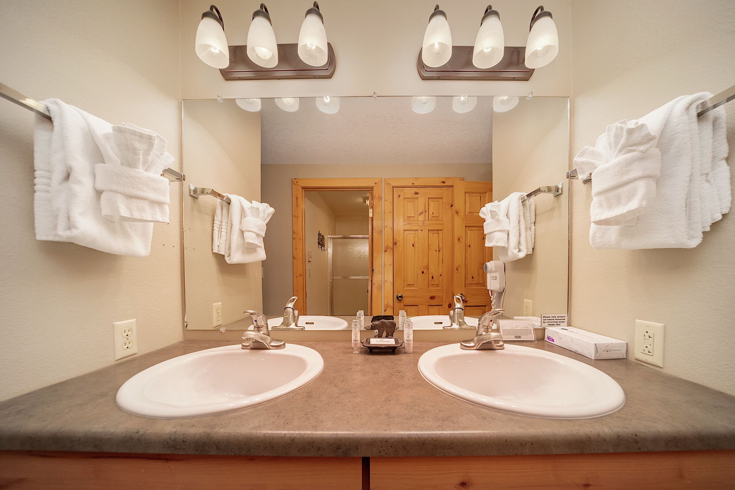 #1824 - Master Ensuite Bathroom