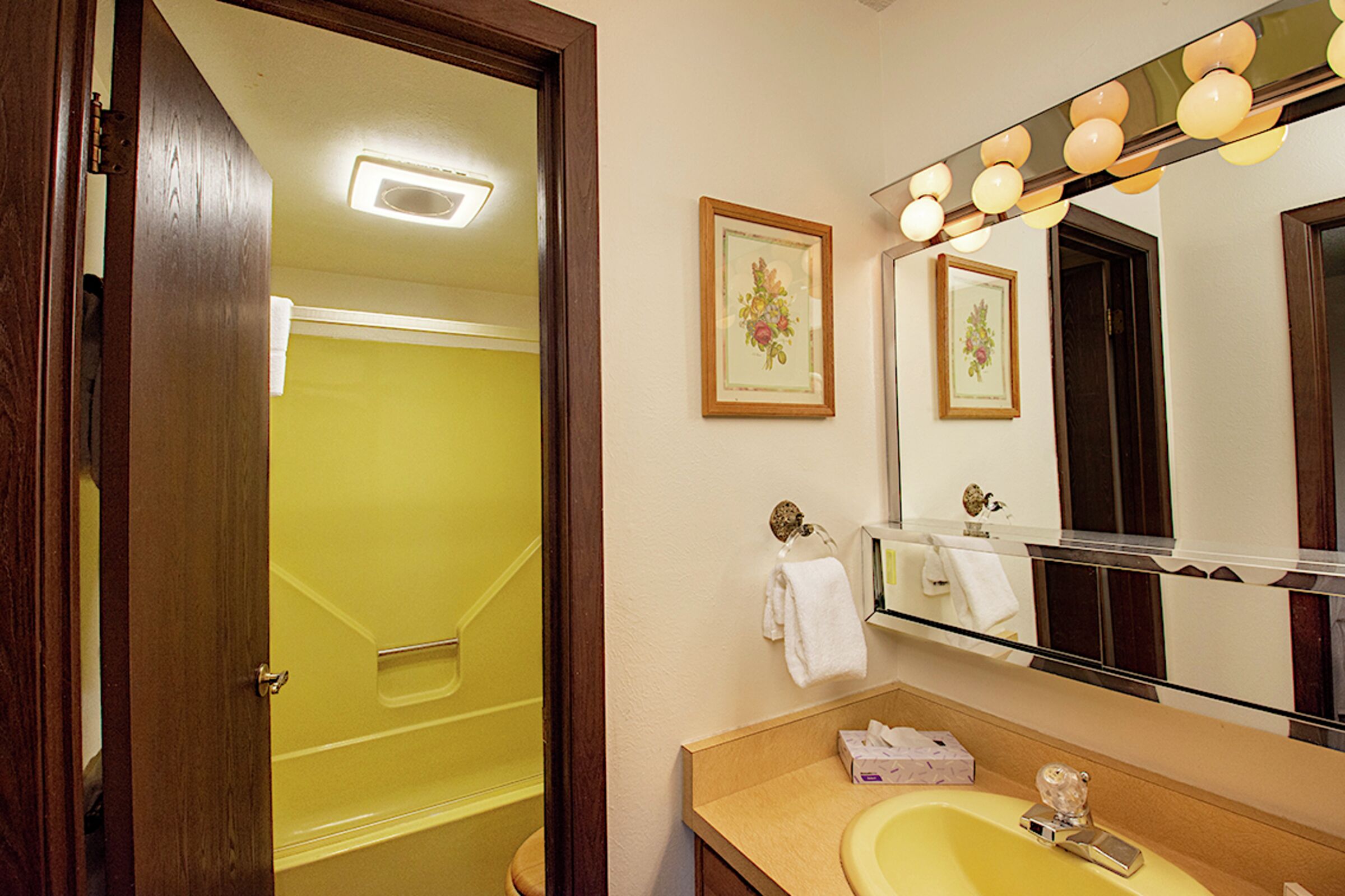 #2111 - Ensuite Bathroom