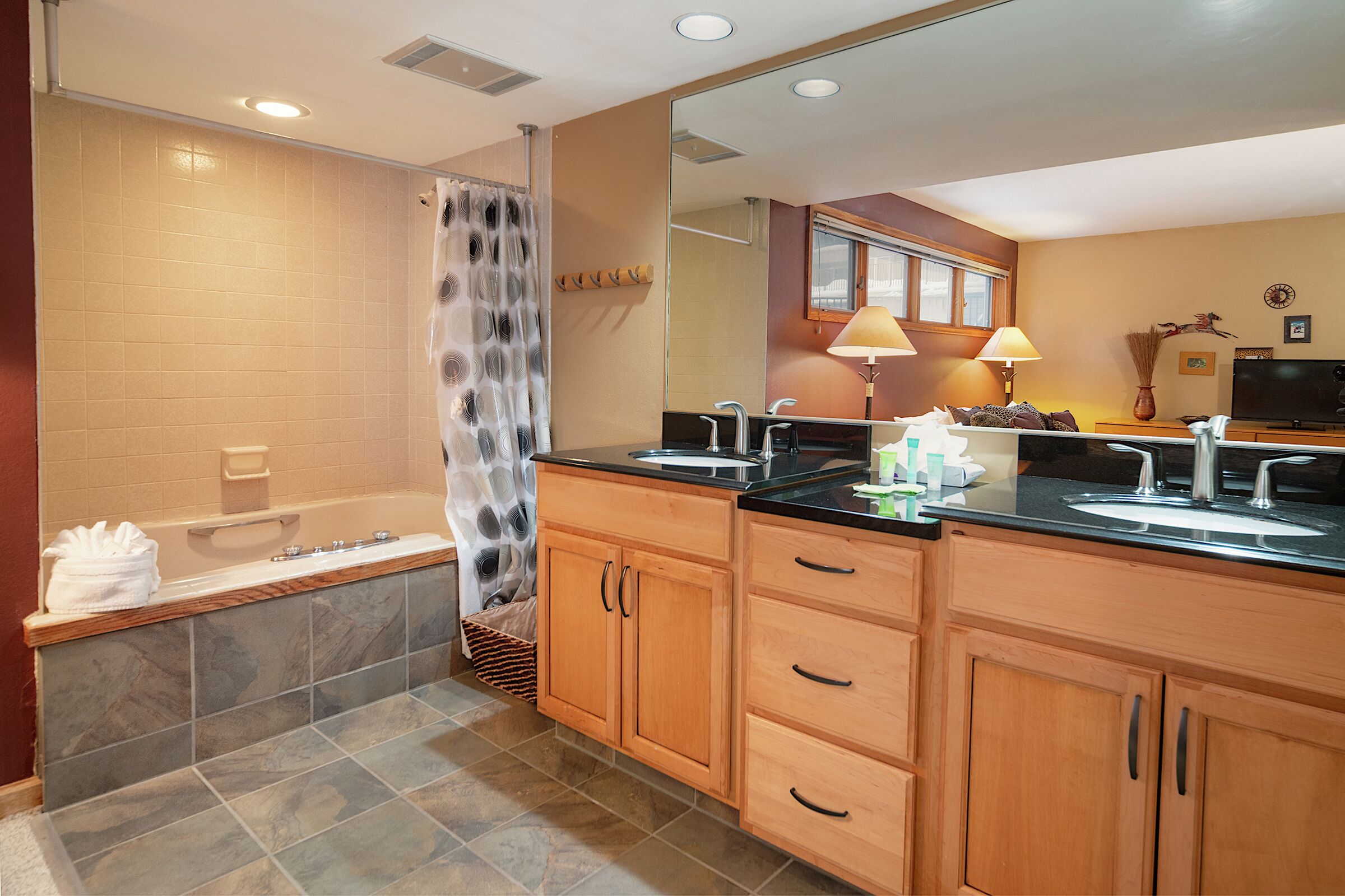 #J1309 - Master Ensuite Bathroom