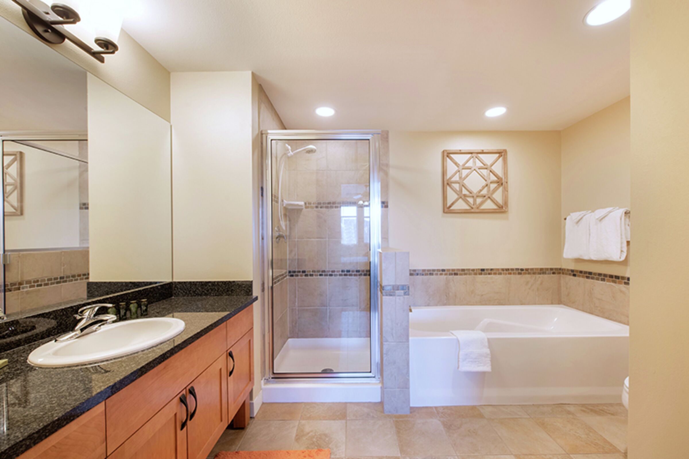 #4654 - Master Ensuite Bathroom