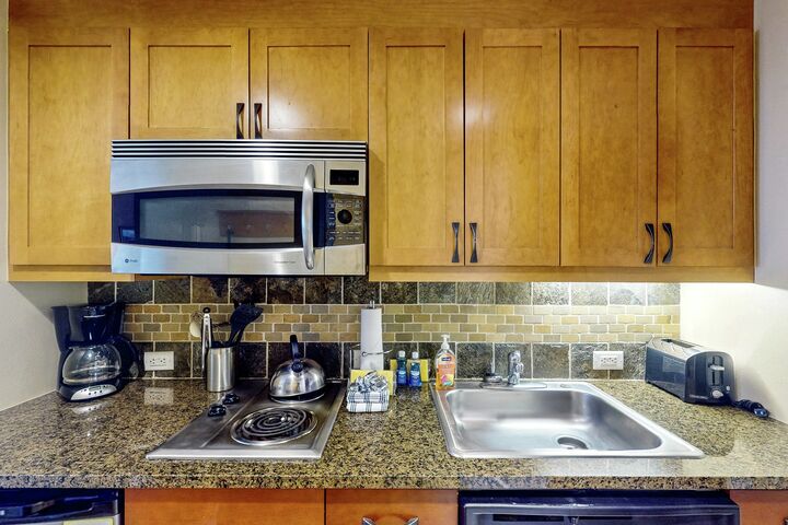 #4445 - Founders Pointe - Kitchenette