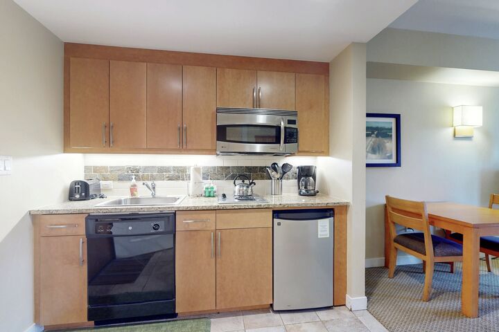 #3404 - Fraser Crossing - Kitchenette