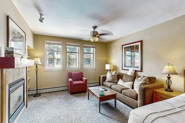 #4469 - Founders Pointe - Living Area