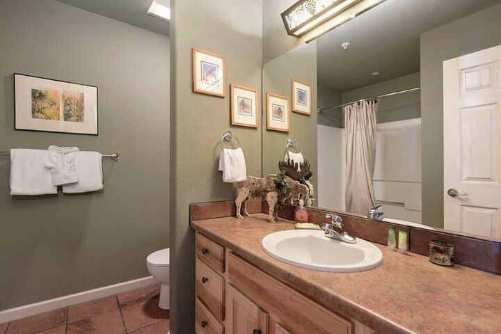 #E206 - Master Ensuite Bathroom