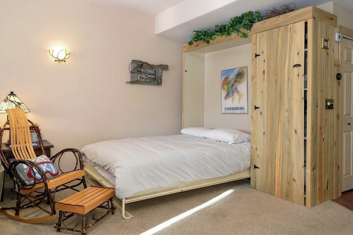 #E206 - Living Area & Sleeping Area