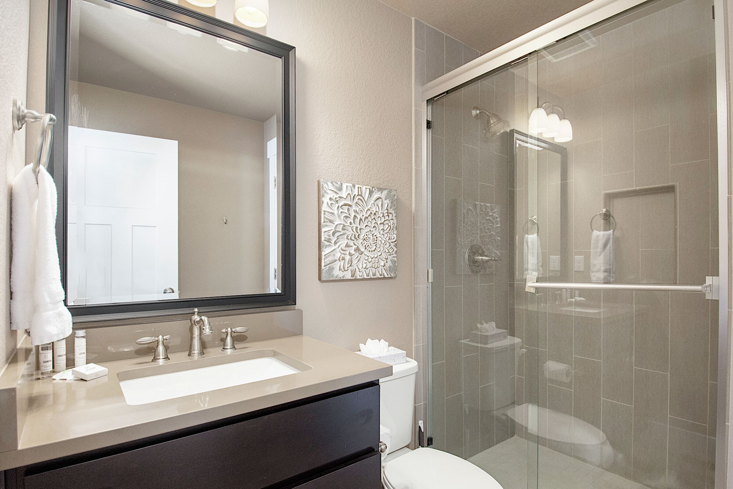 #47 - Lookout Point - Bathroom