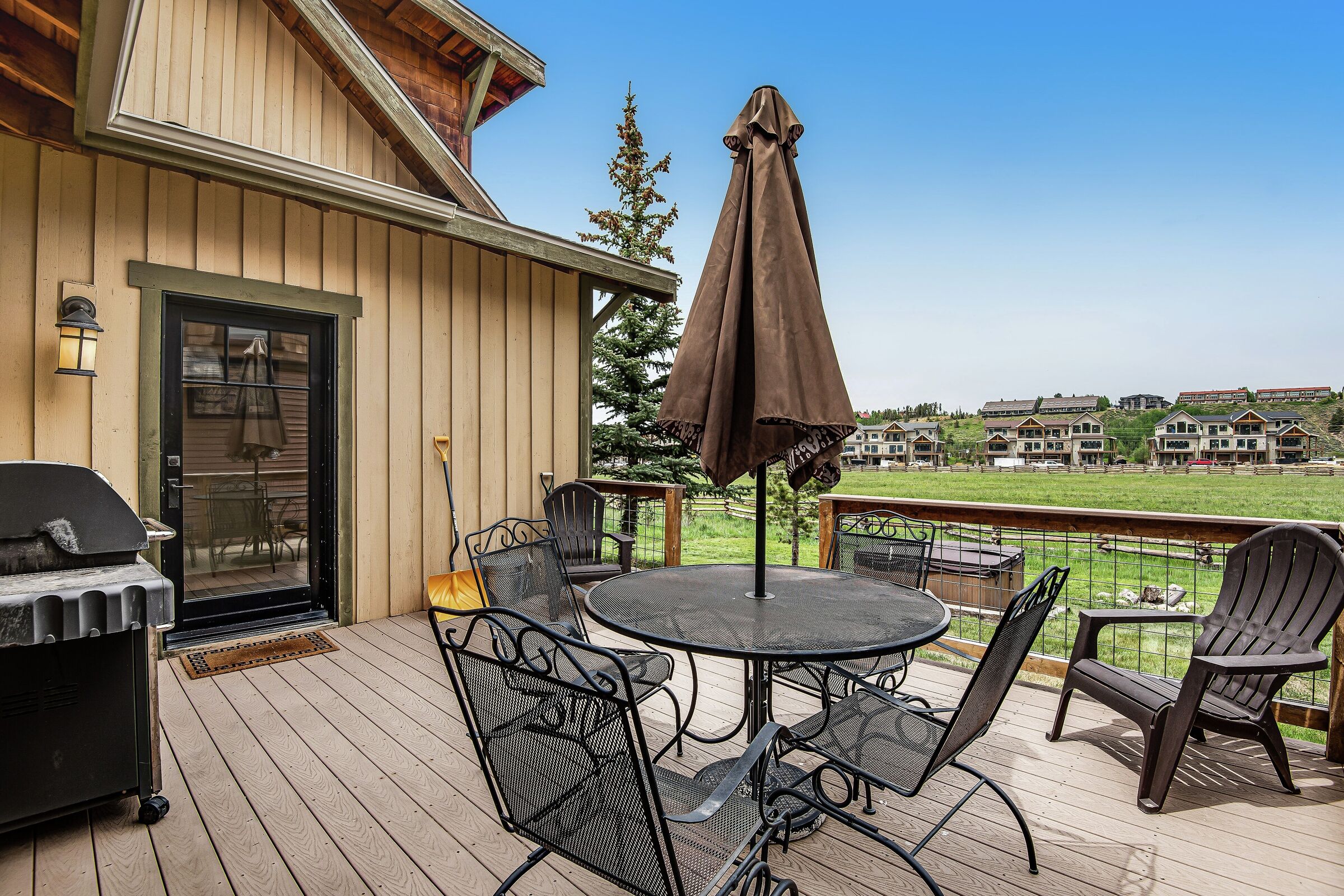 4 Bdrm 4 Bath HT - Patio with BBQ