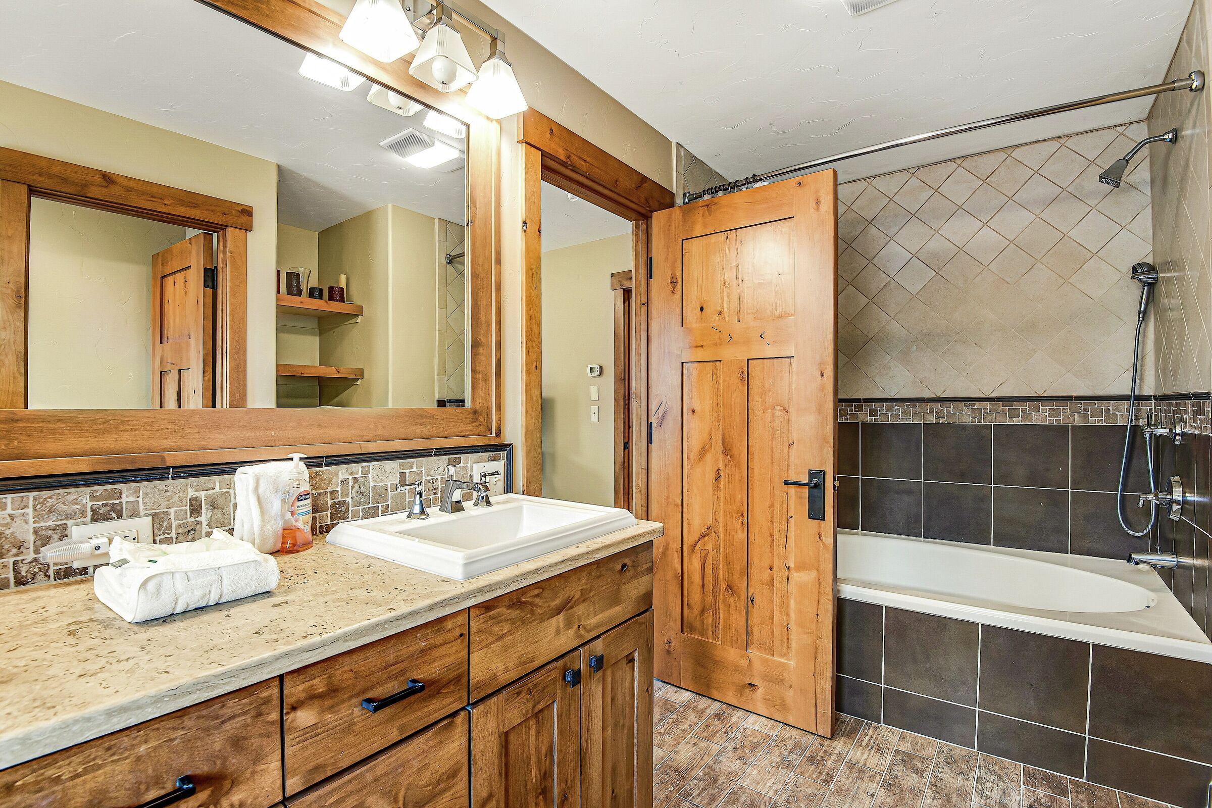 4 Bdrm 4 Bath HT - Master Ensuite Bathroom