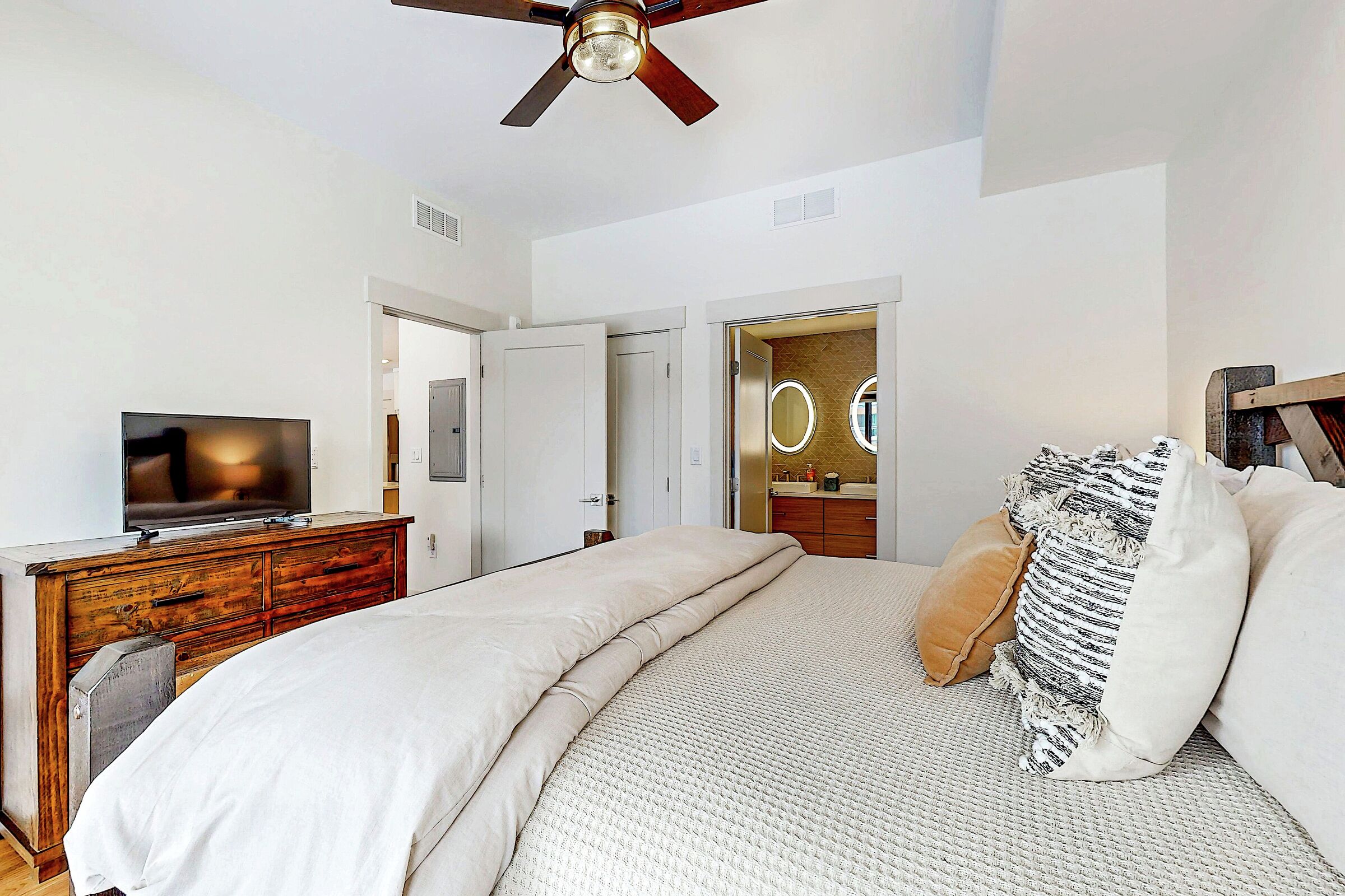 #3207 - Ski Idlewild - Master Bedroom