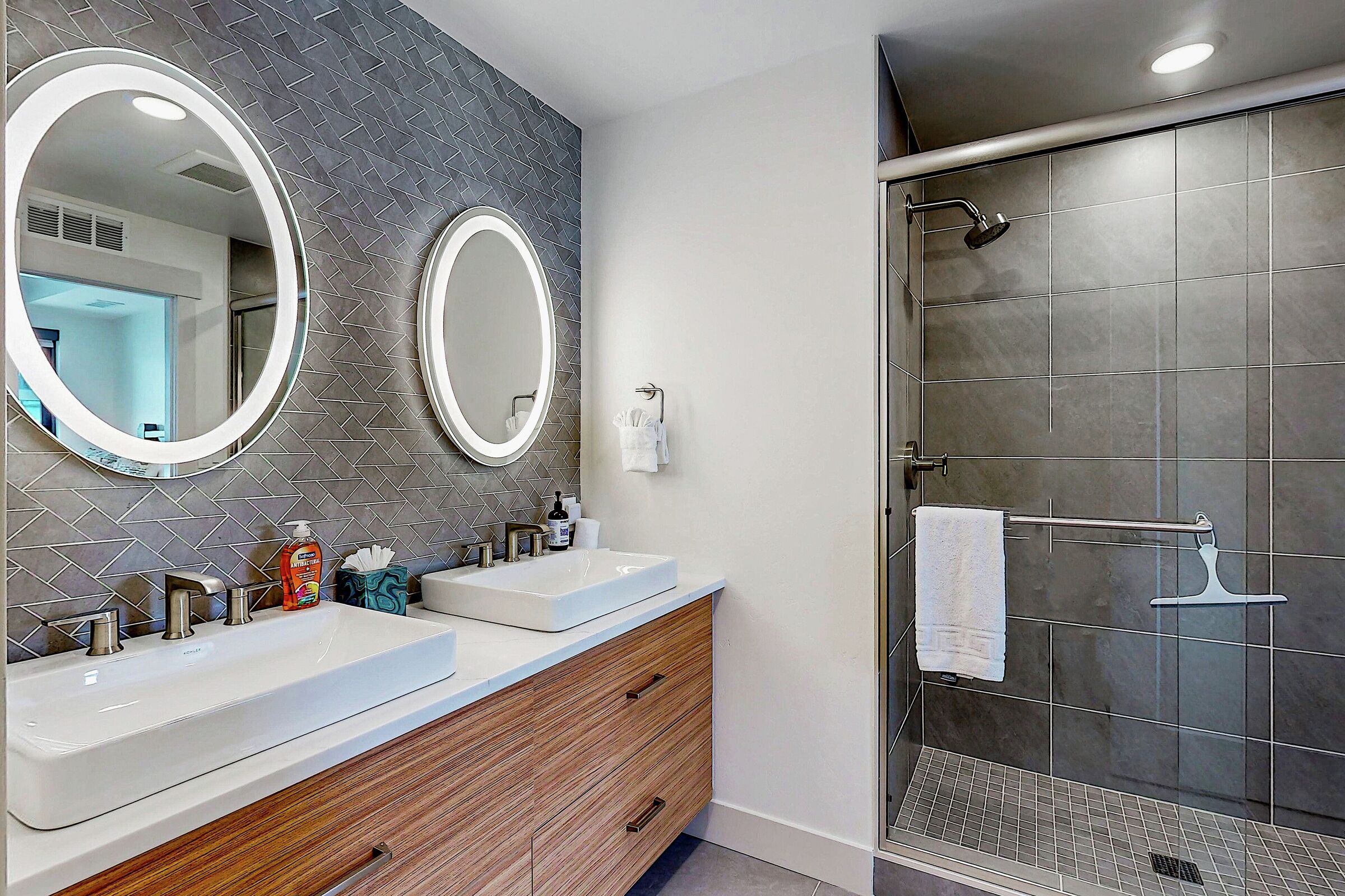 #3207 - Ski Idlewild - Master Ensuite Bathroom