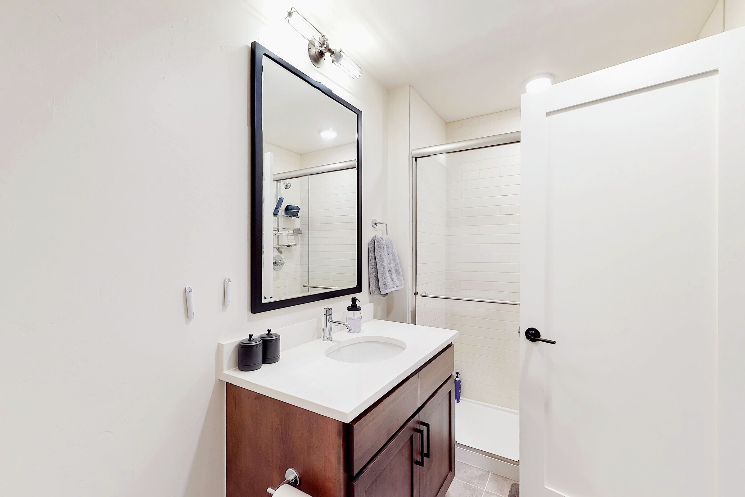 #301 - Modern Mountain Getaway - Bathroom