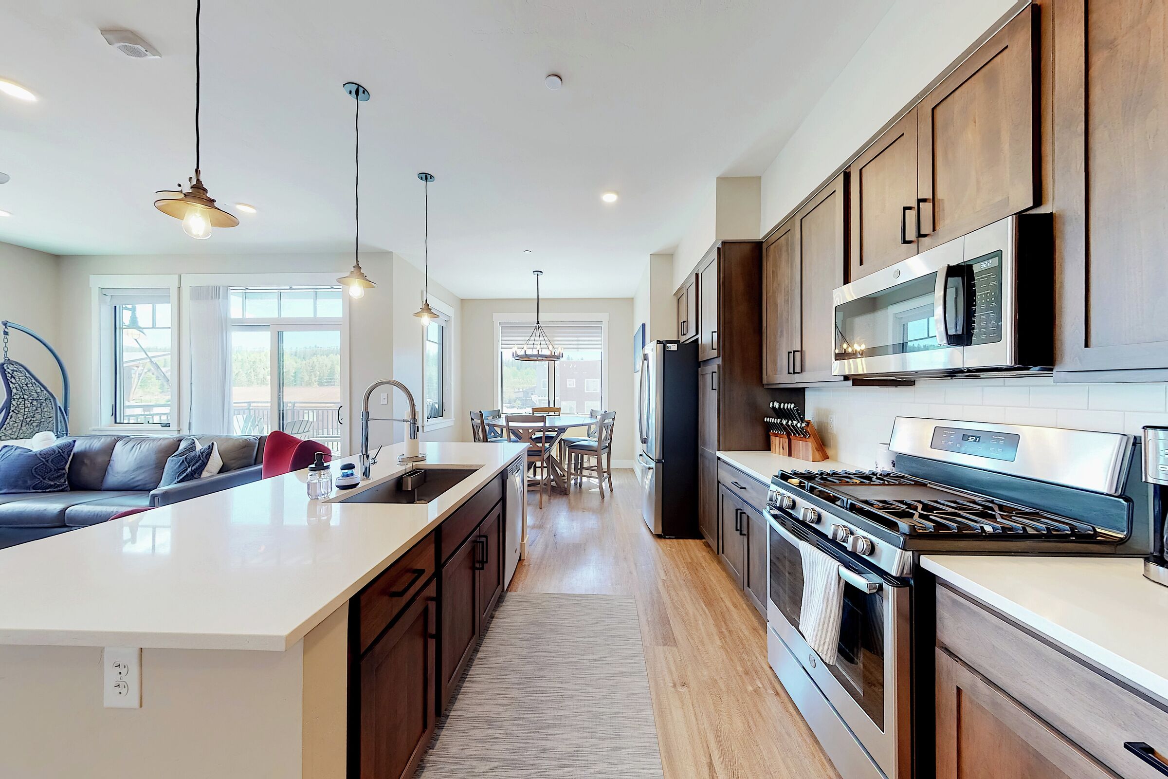 #301 - Modern Mountain Getaway - Kitchen