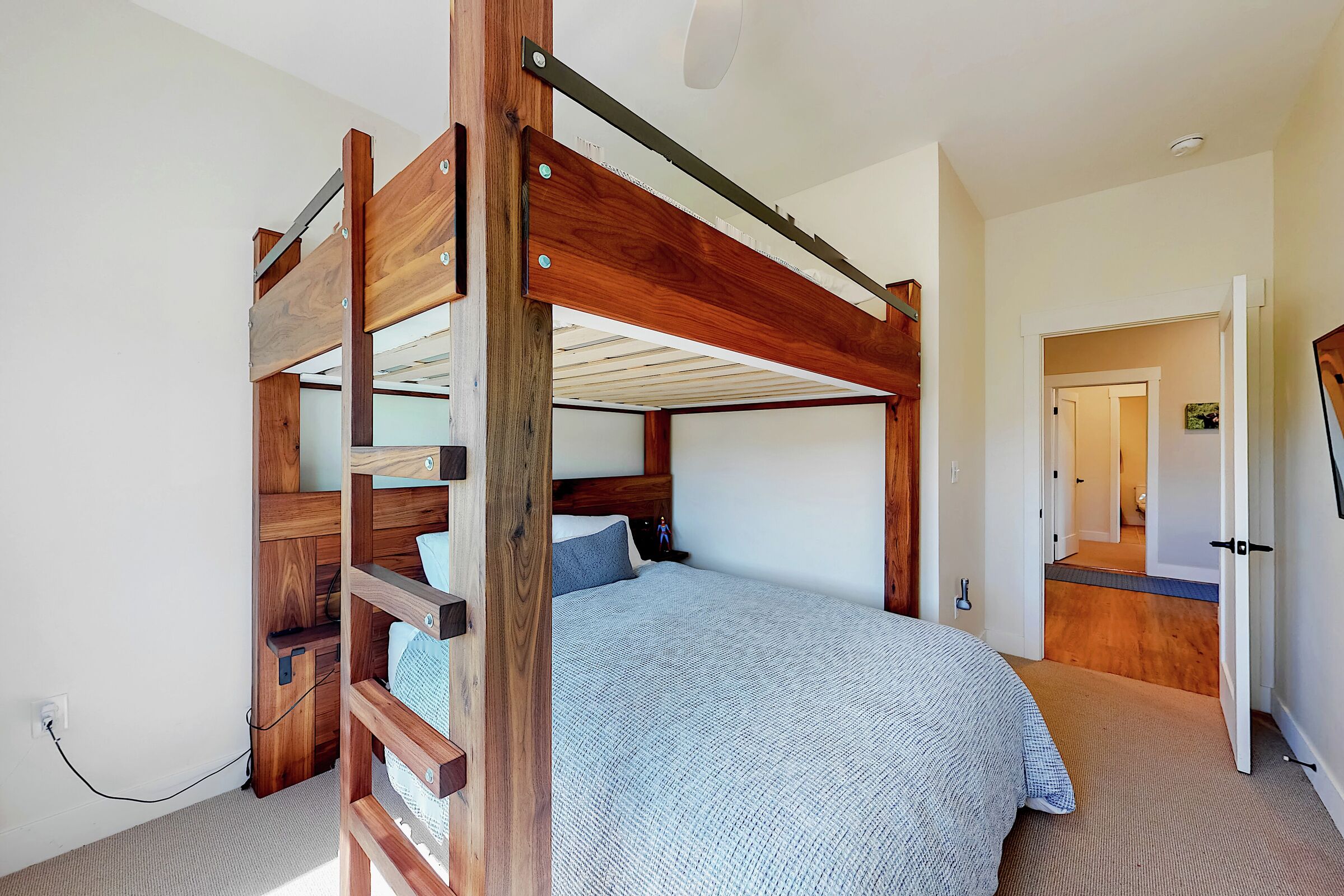 #301 - Modern Mountain Getaway - Bedroom