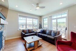 #301 - Modern Mountain Getaway - Living Area