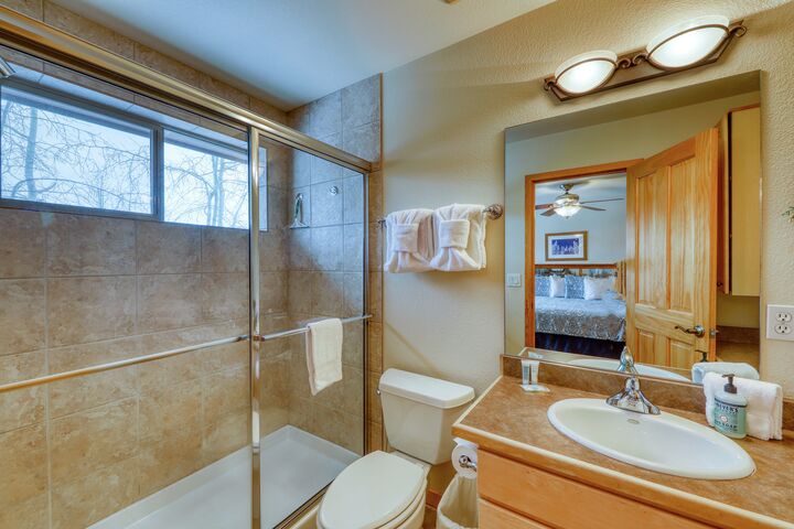#211 - Sawyer - Master Ensuite Bathroom