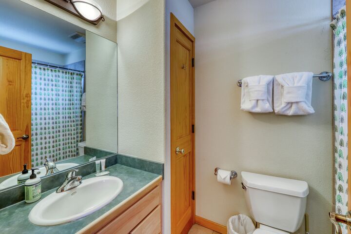 #211 - Sawyer - Ensuite Bathroom