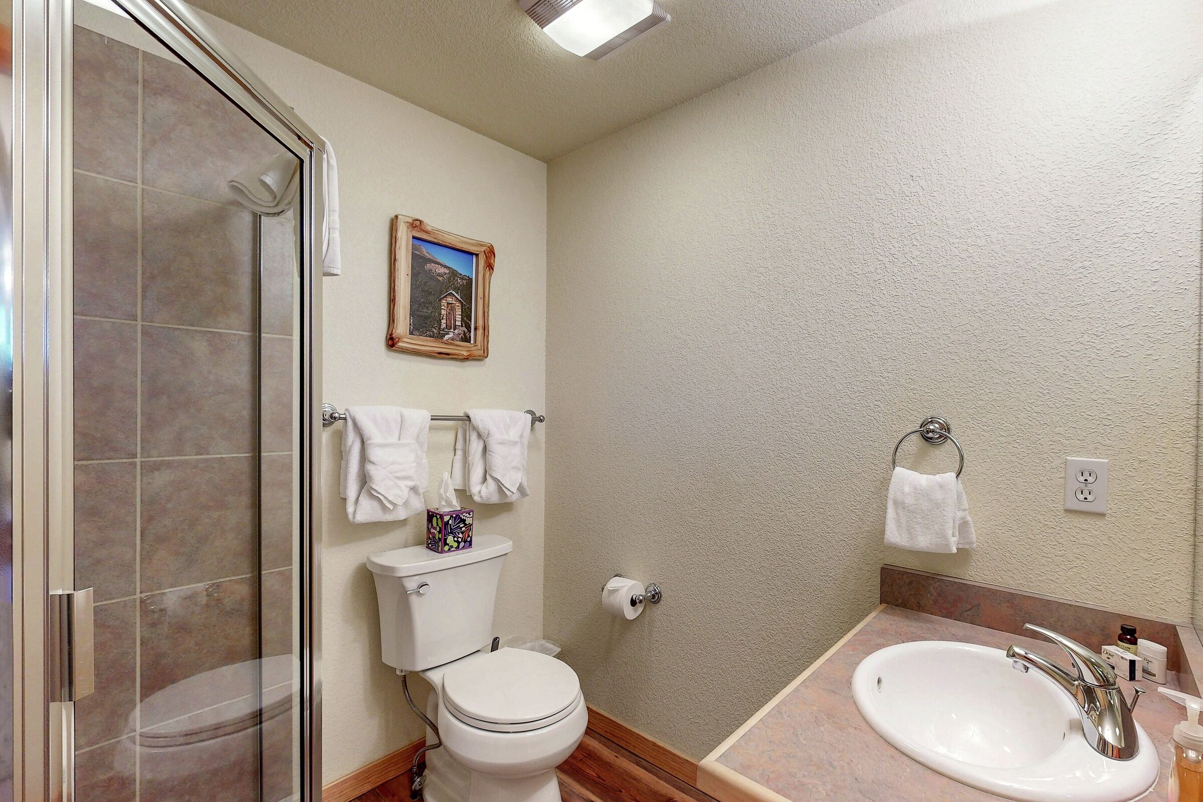 #101 - Cabin Sweet Cabin - Bathroom