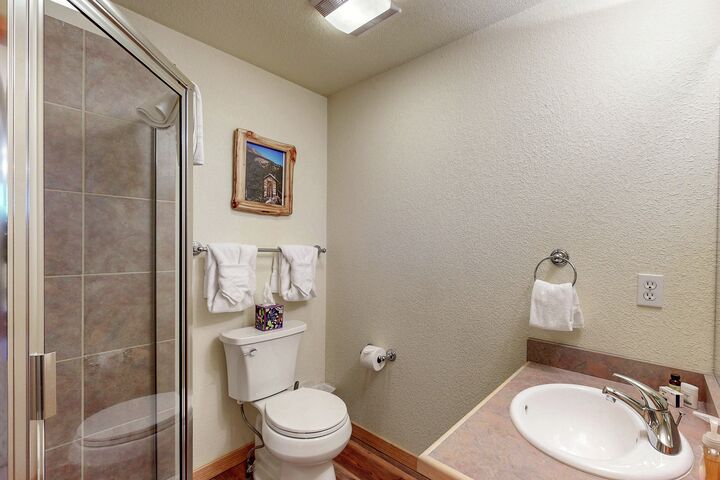 #101 - Cabin Sweet Cabin - Bathroom