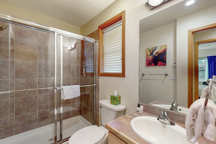 #101 - Cabin Sweet Cabin - Bathroom