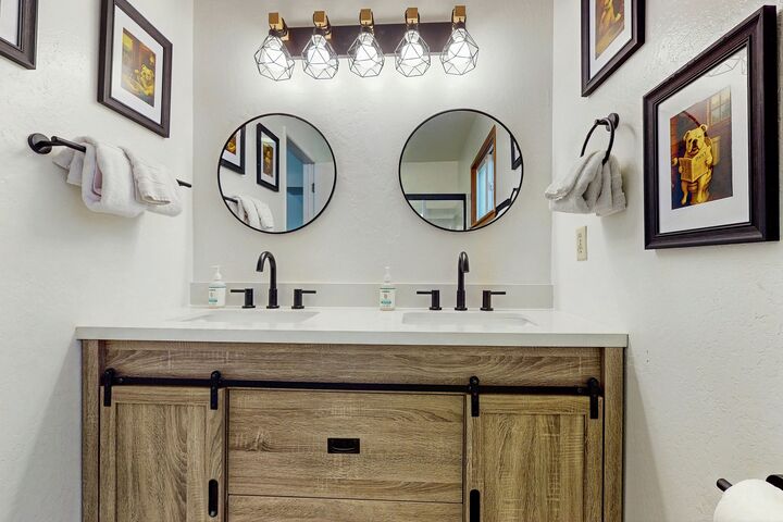 3 Bdrm 2.5 Bath HT - Bathroom