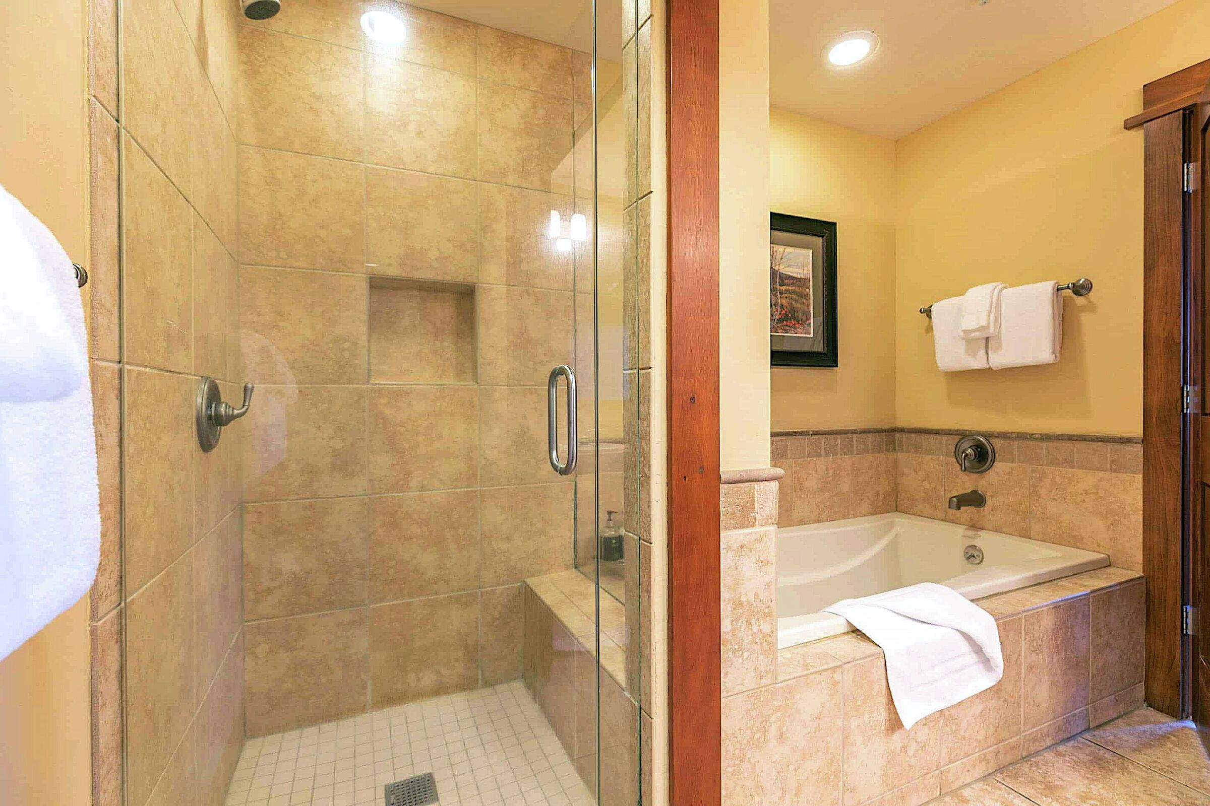 #107 North - Master Ensuite Bathroom