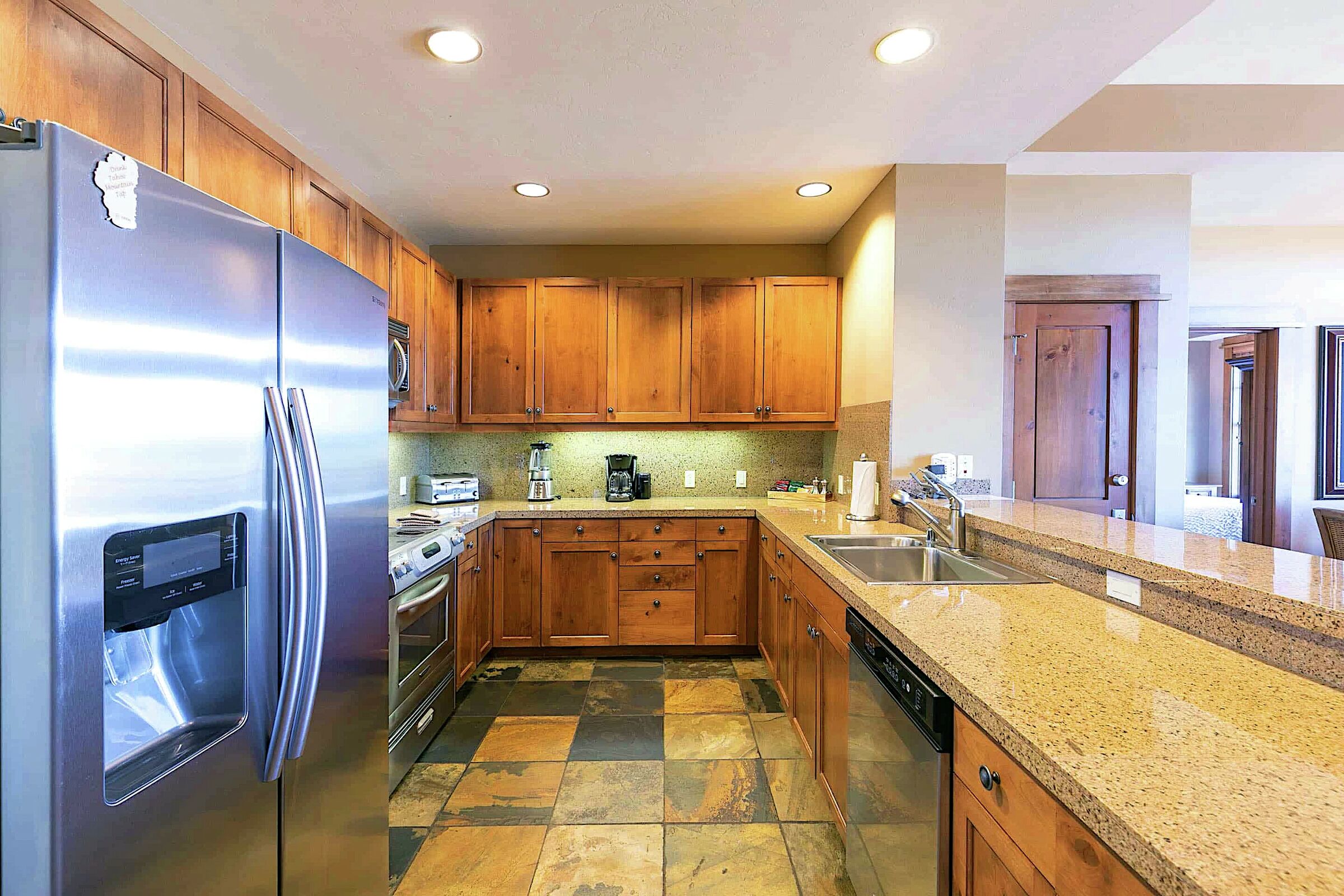 #307 North - Kitchen