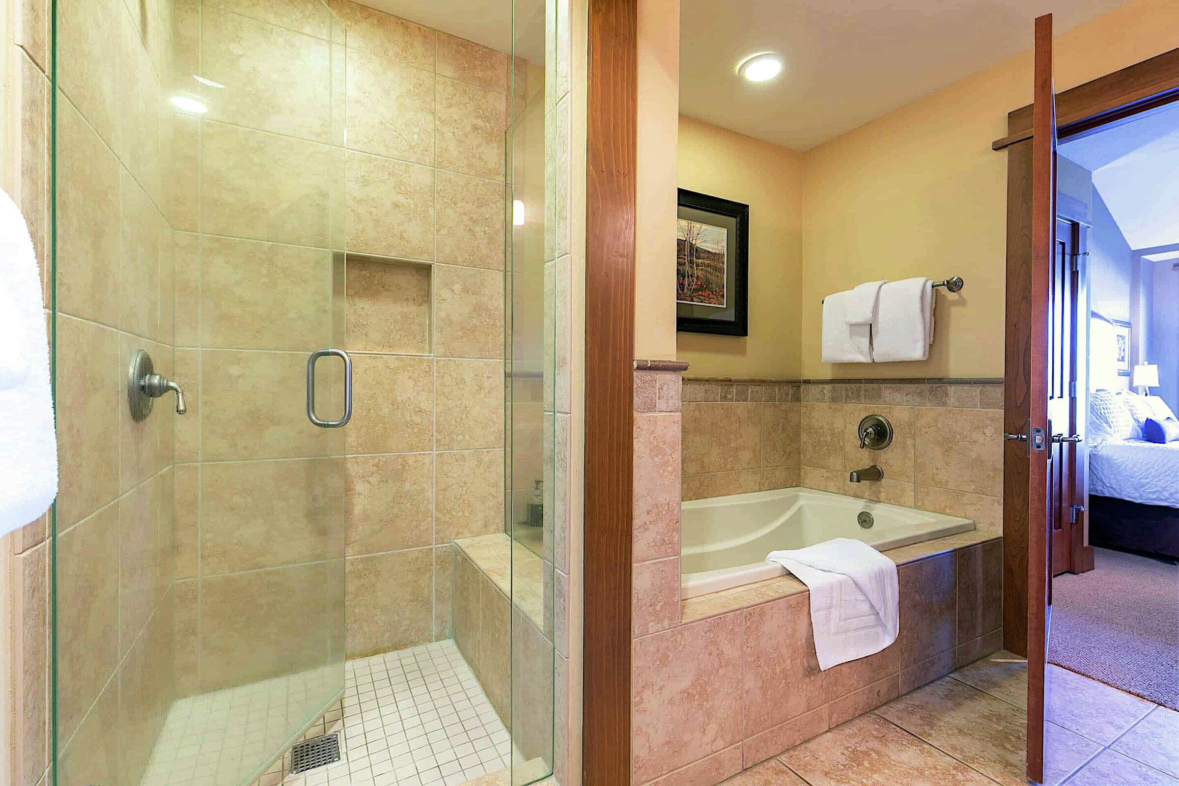 #307 North - Master Ensuite Bathroom