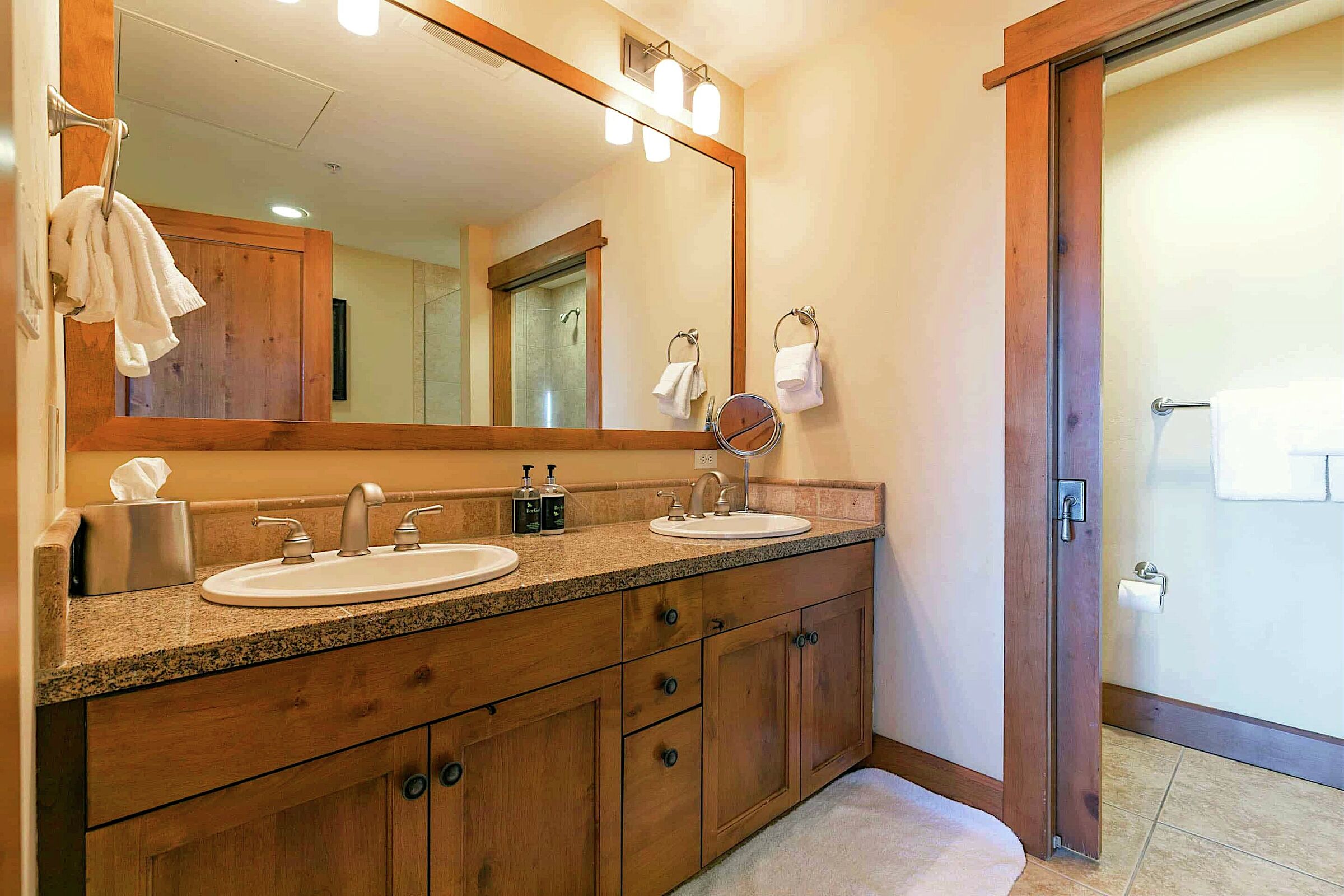 #307 North - Master Ensuite Bathroom
