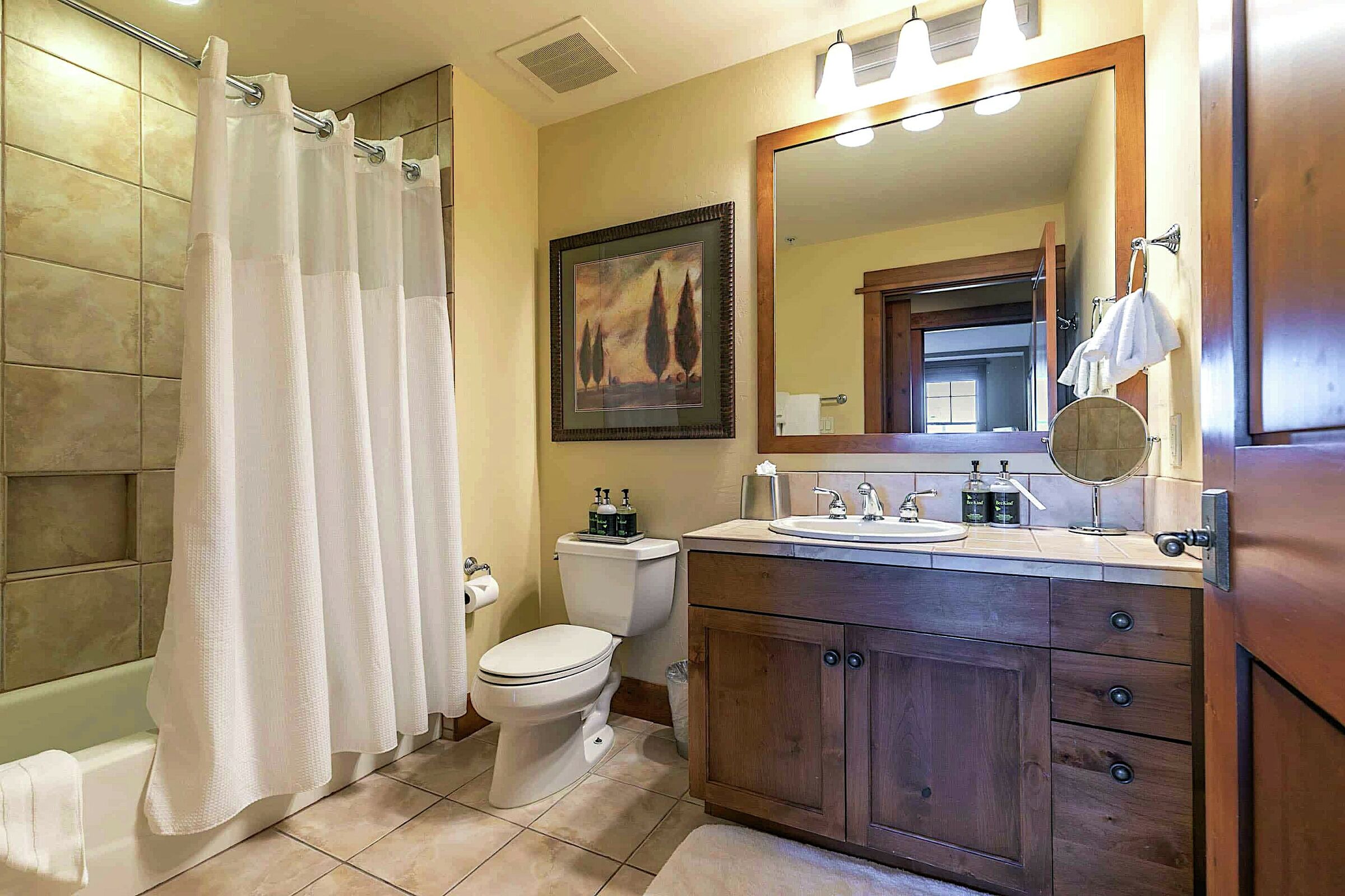#307 North - Bathroom