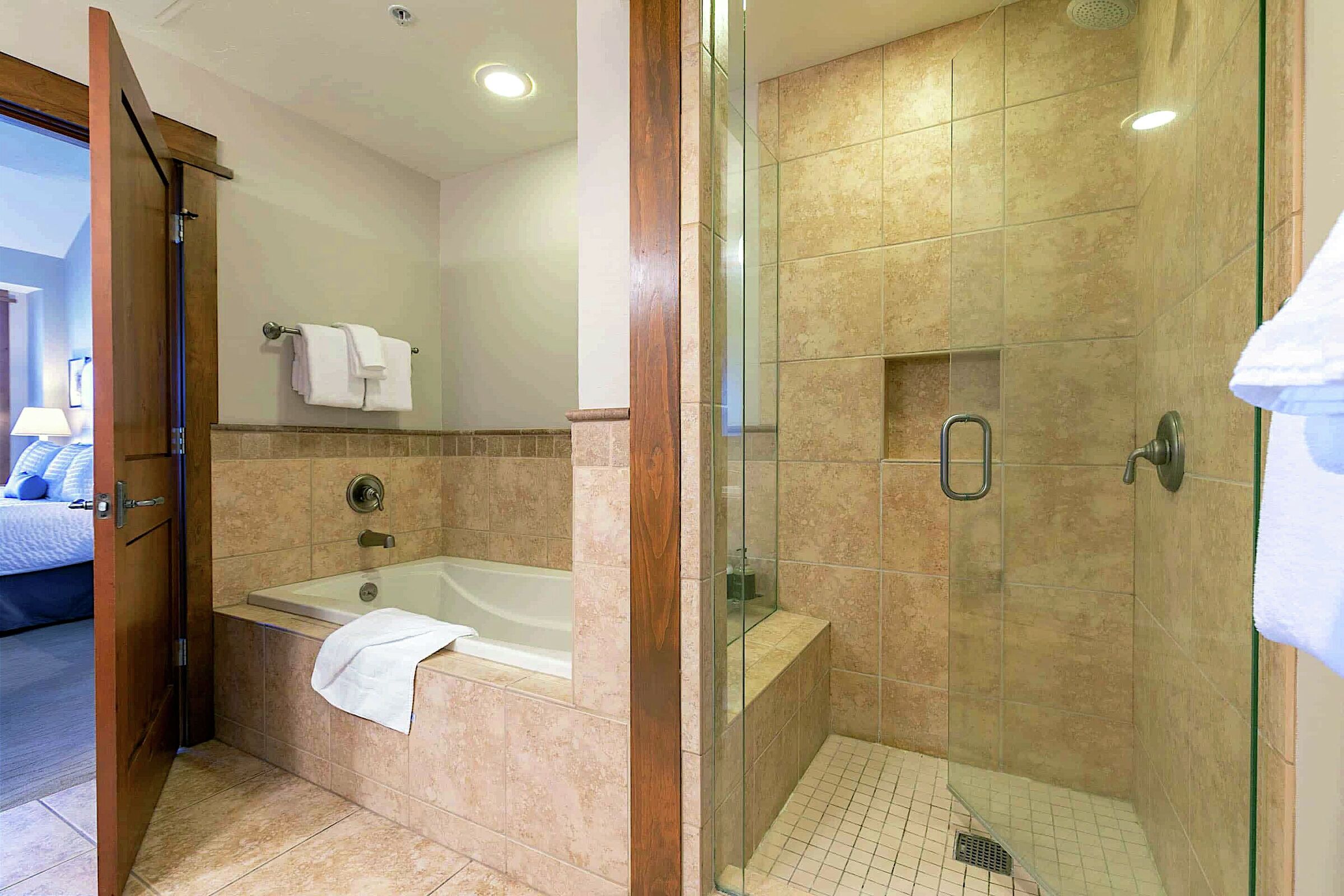 #305 North - Master Ensuite Bathroom