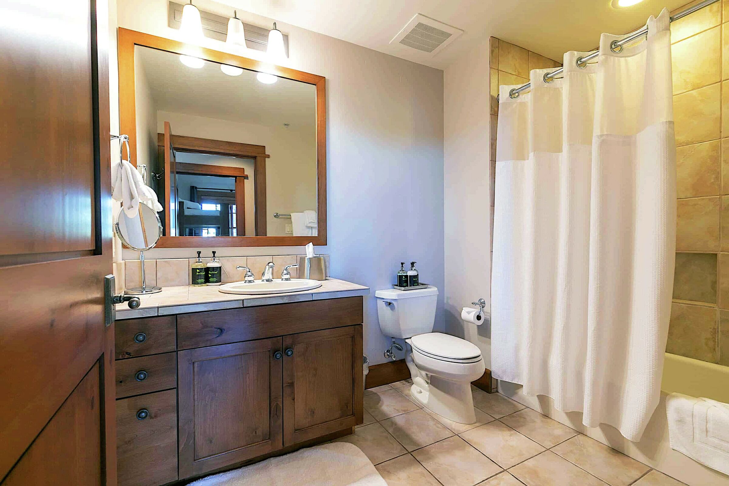 #305 North - Bathroom