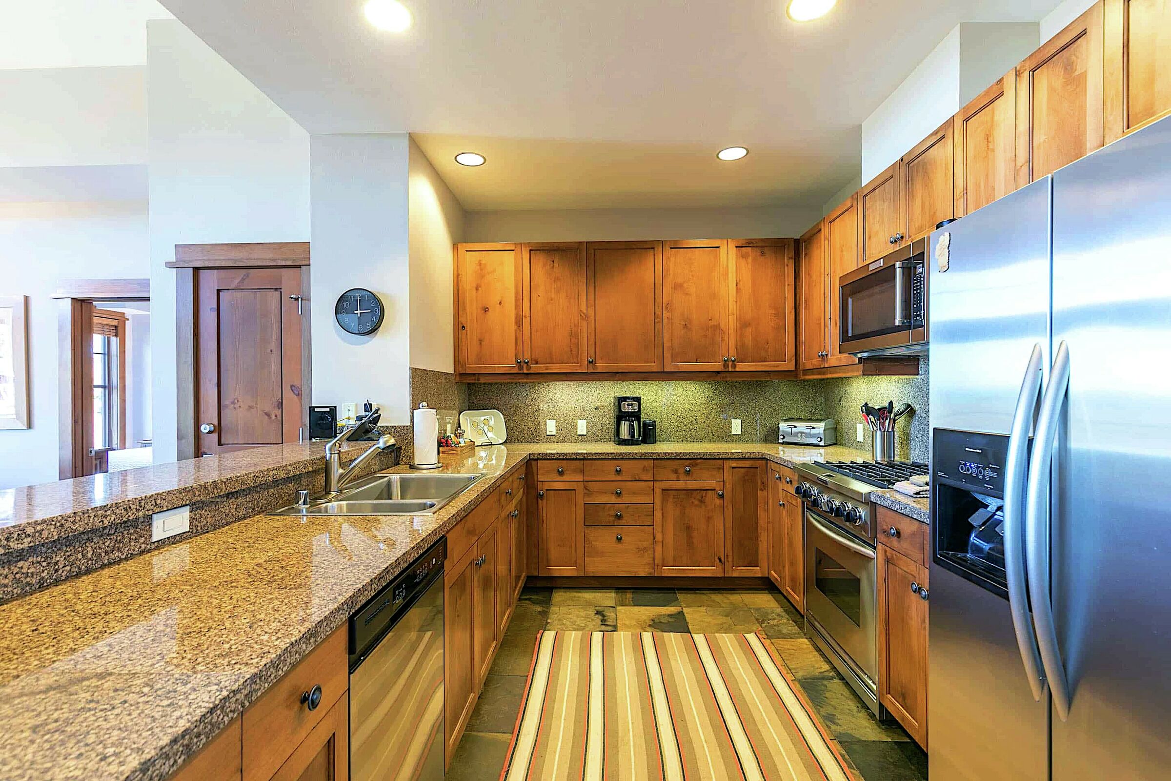 #305 North - Kitchen
