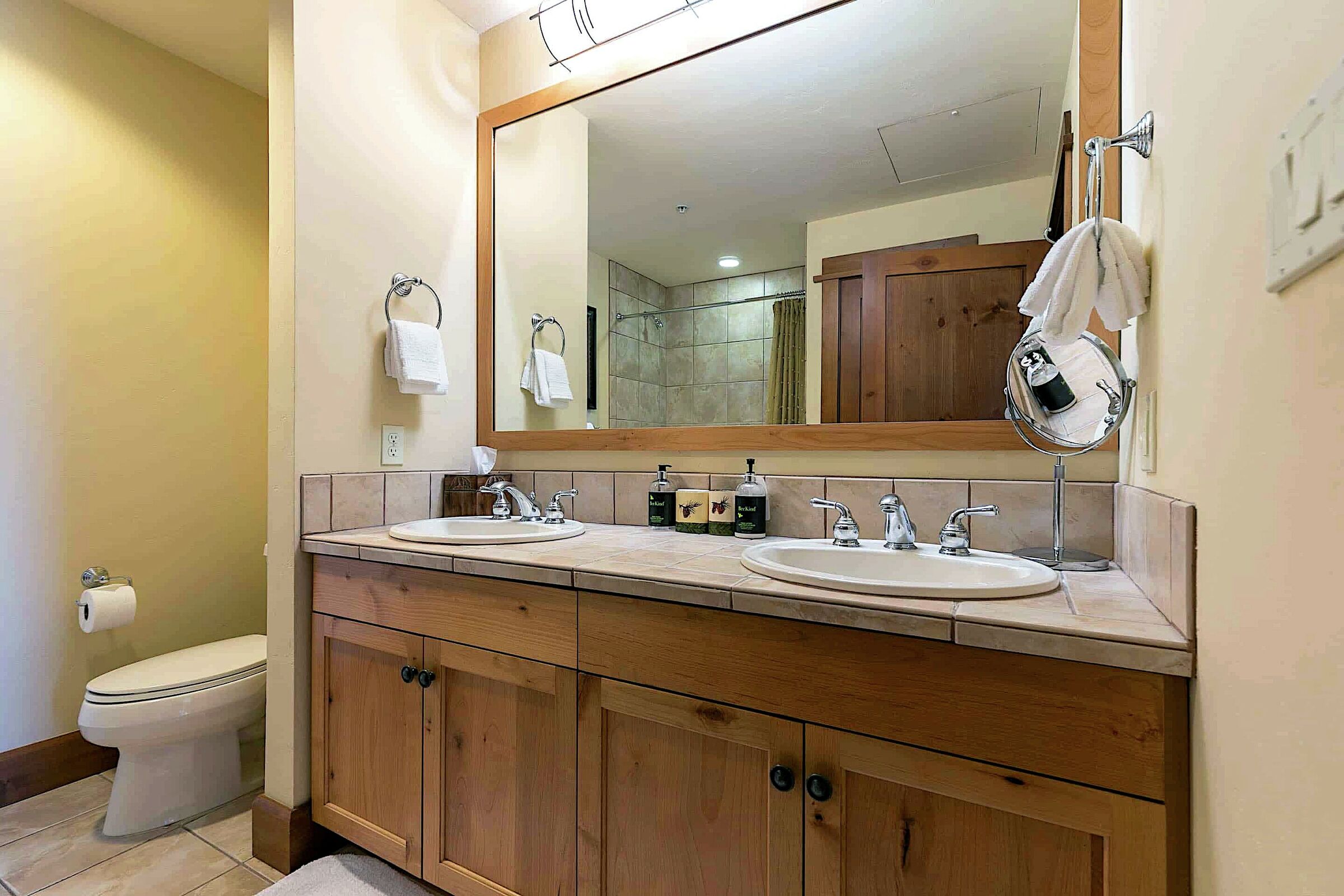 #201 North - Bathroom