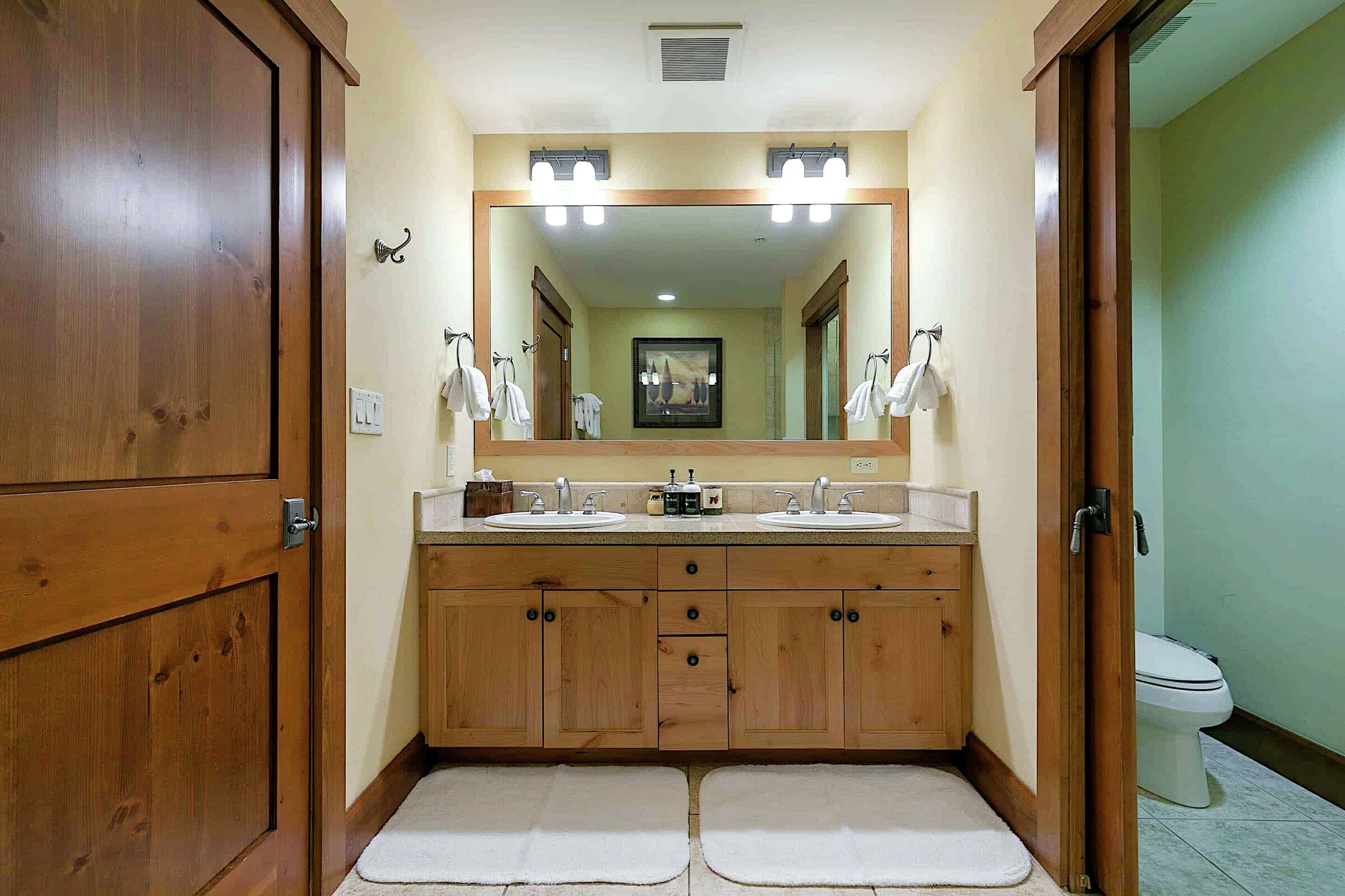 #201 North - Master Ensuite Bathroom