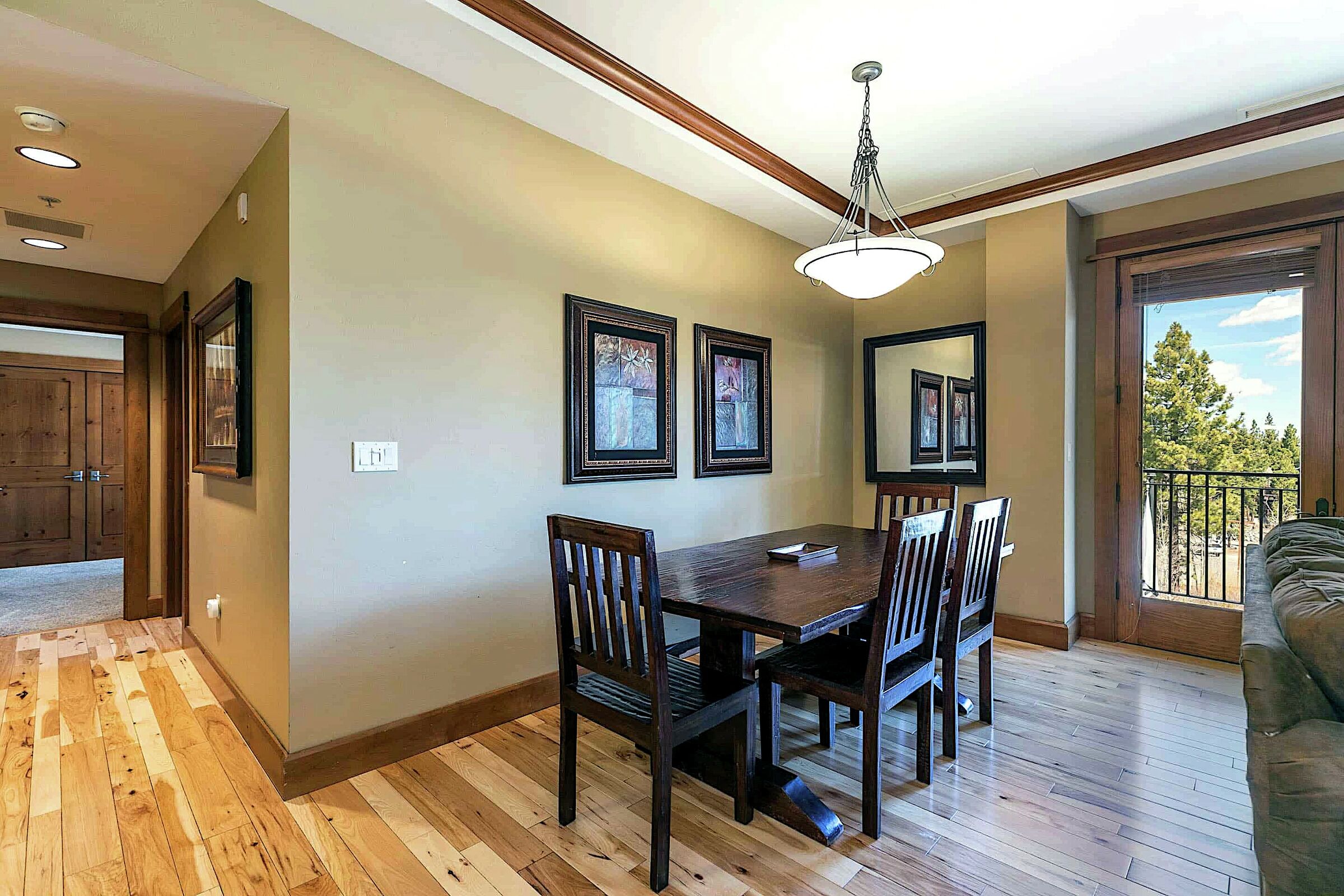 #201 North - Dining Room
