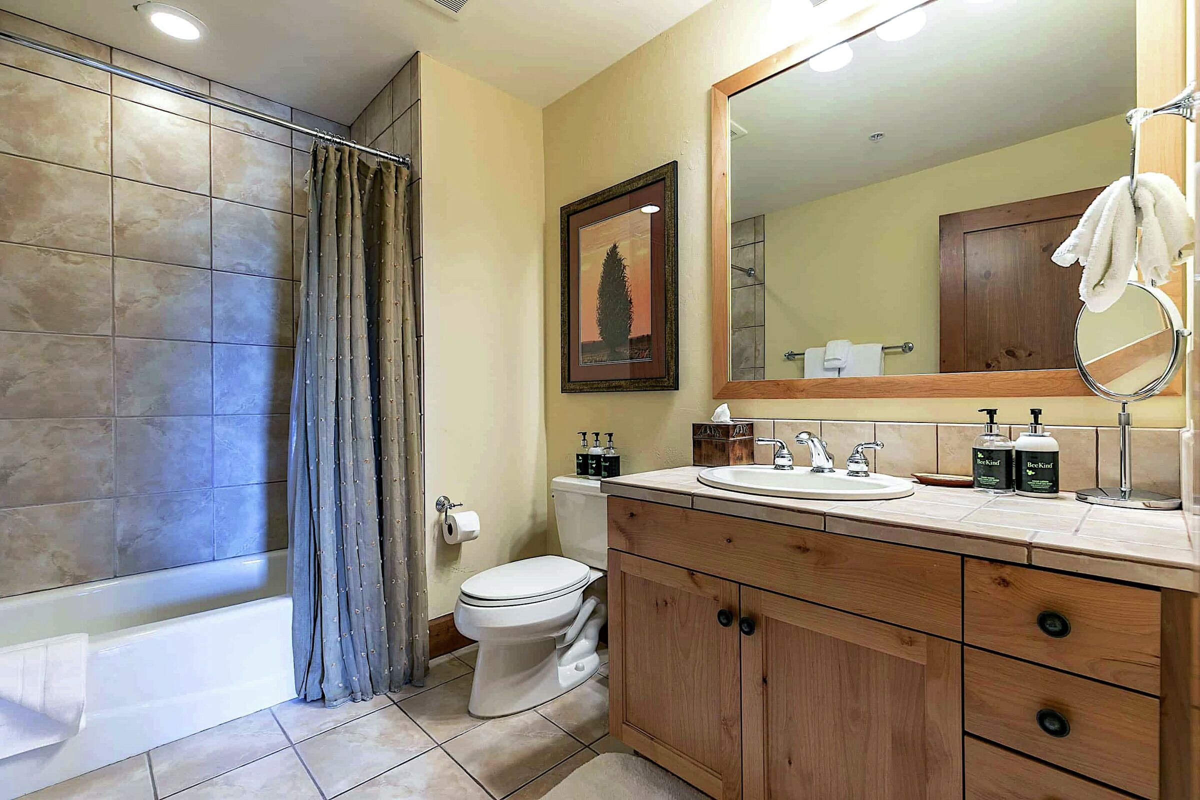 #201 North - Bathroom