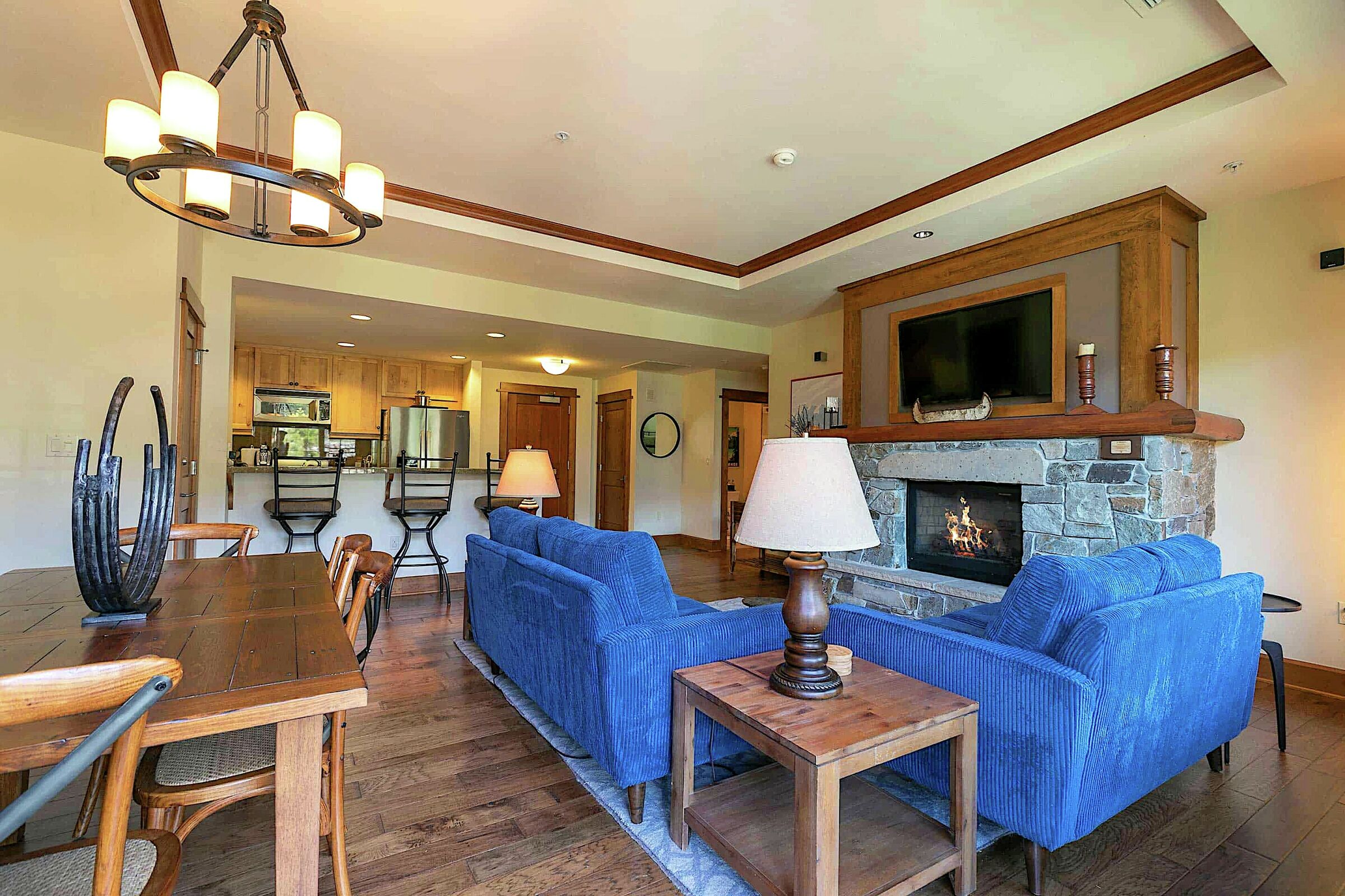 #404 South - Living Room & Dining Room