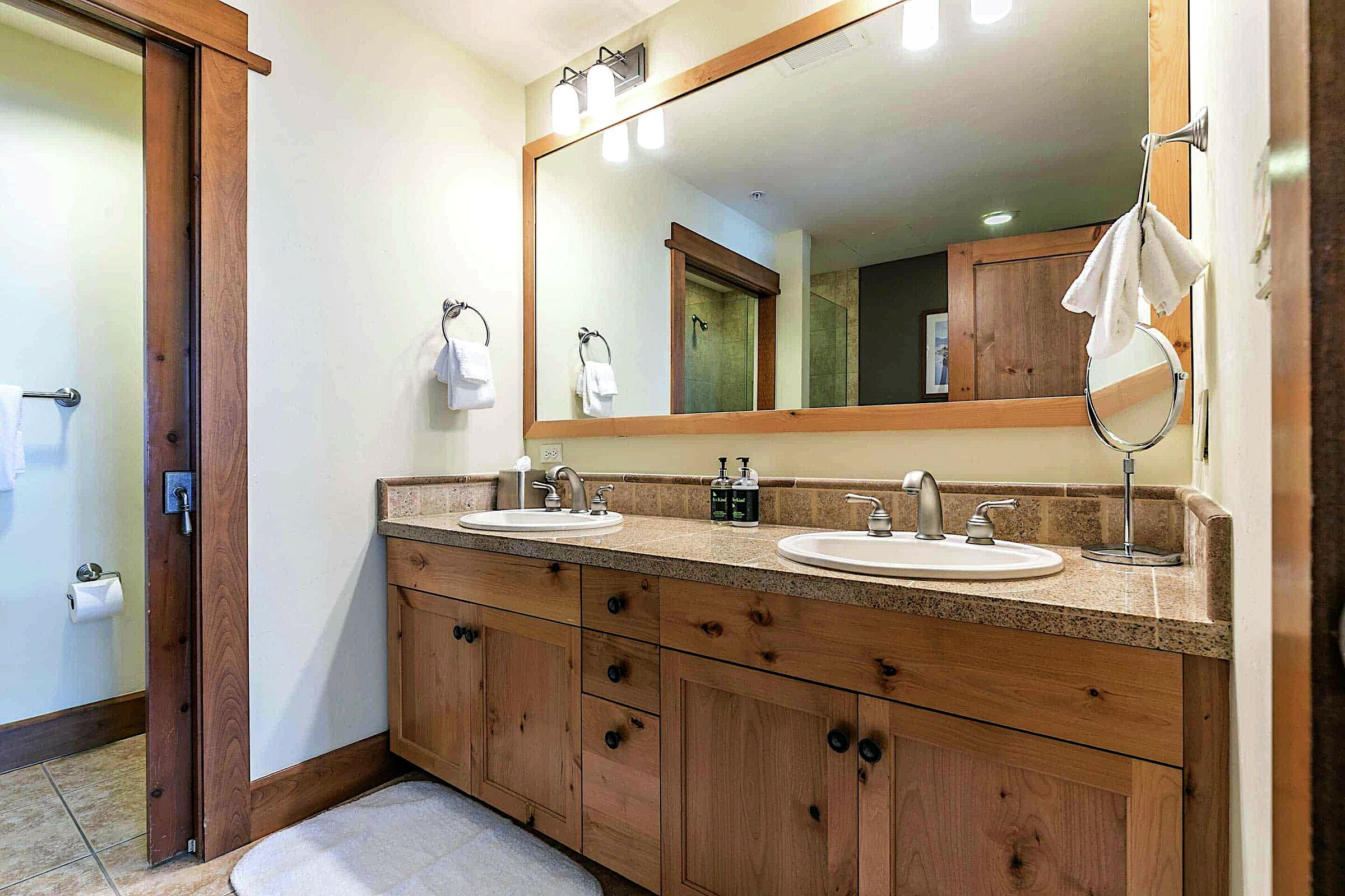 #404 South - Master Ensuite Bathroom