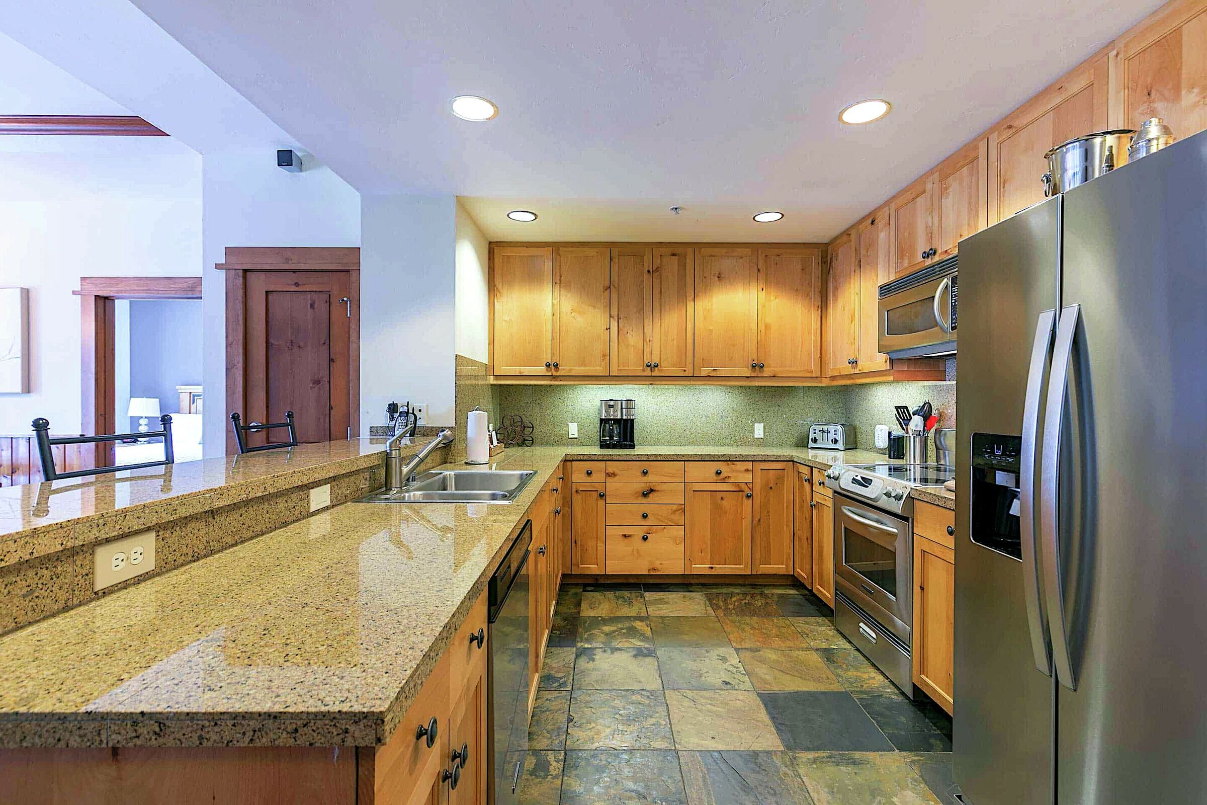 #404 South - Kitchen