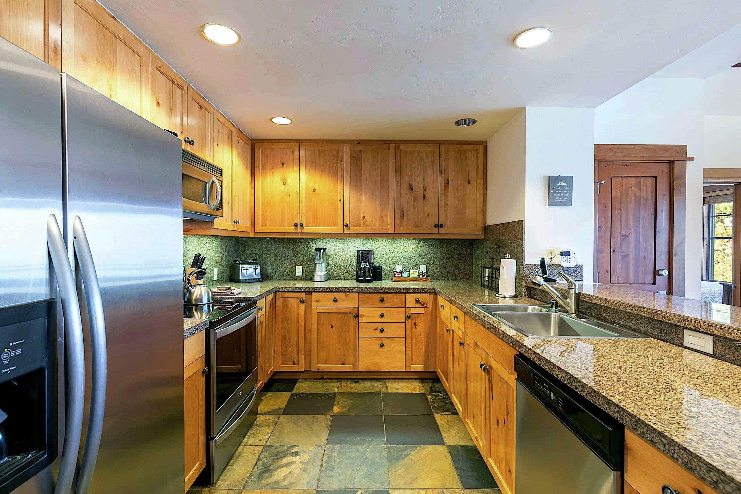 #207 North - Kitchen