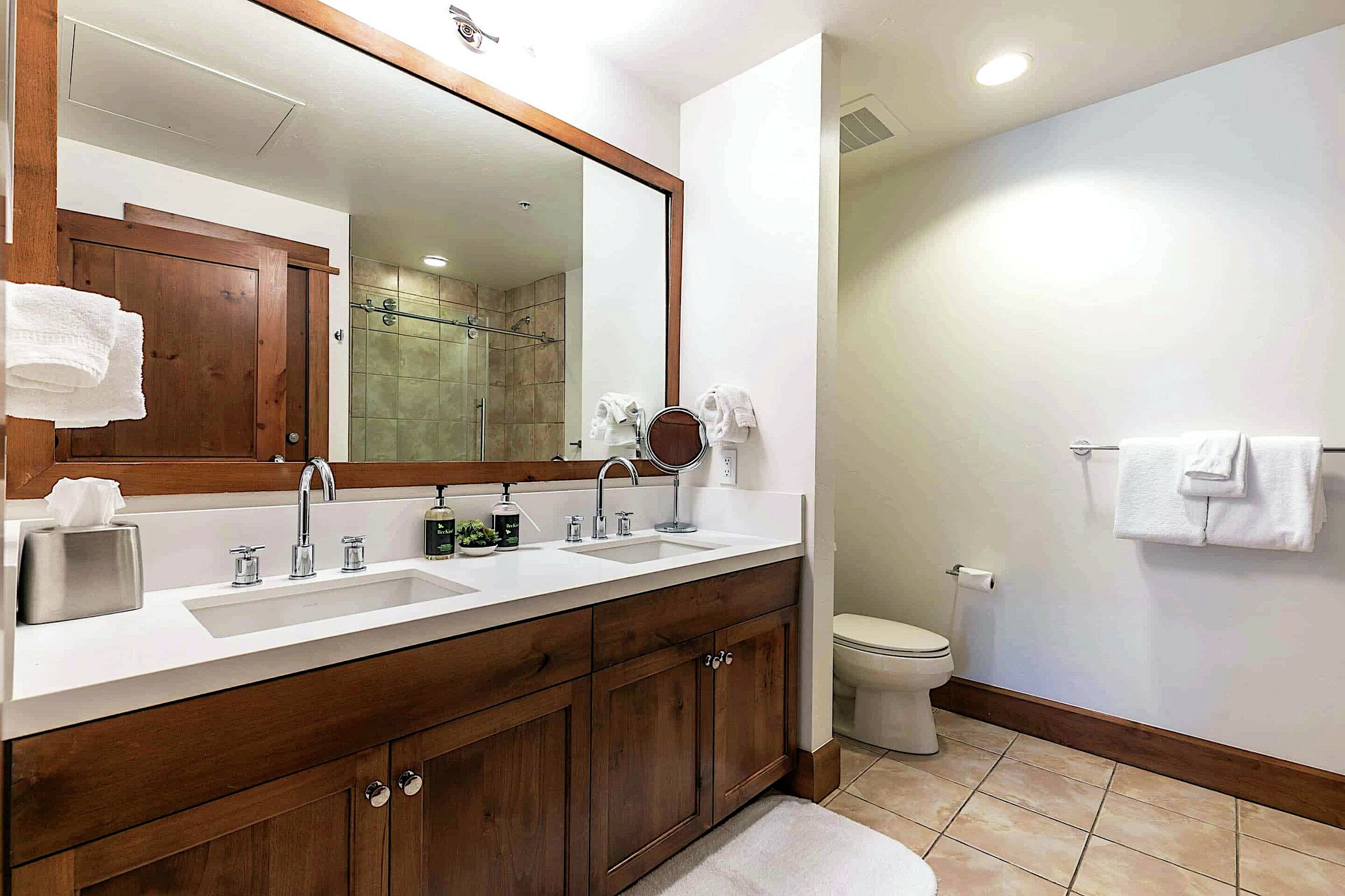 #302 North - Bathroom
