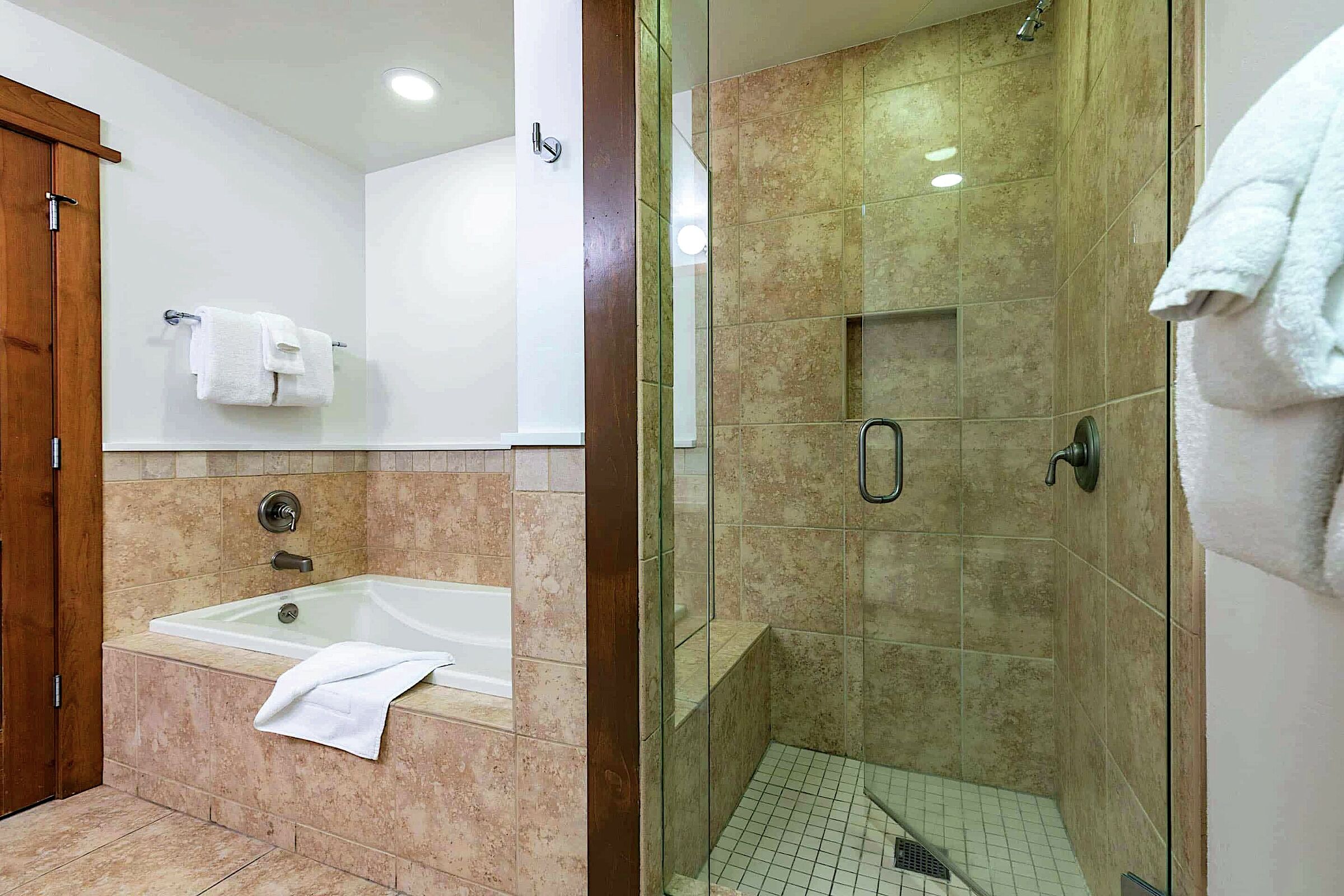 #302 North - Master Ensuite Bathroom
