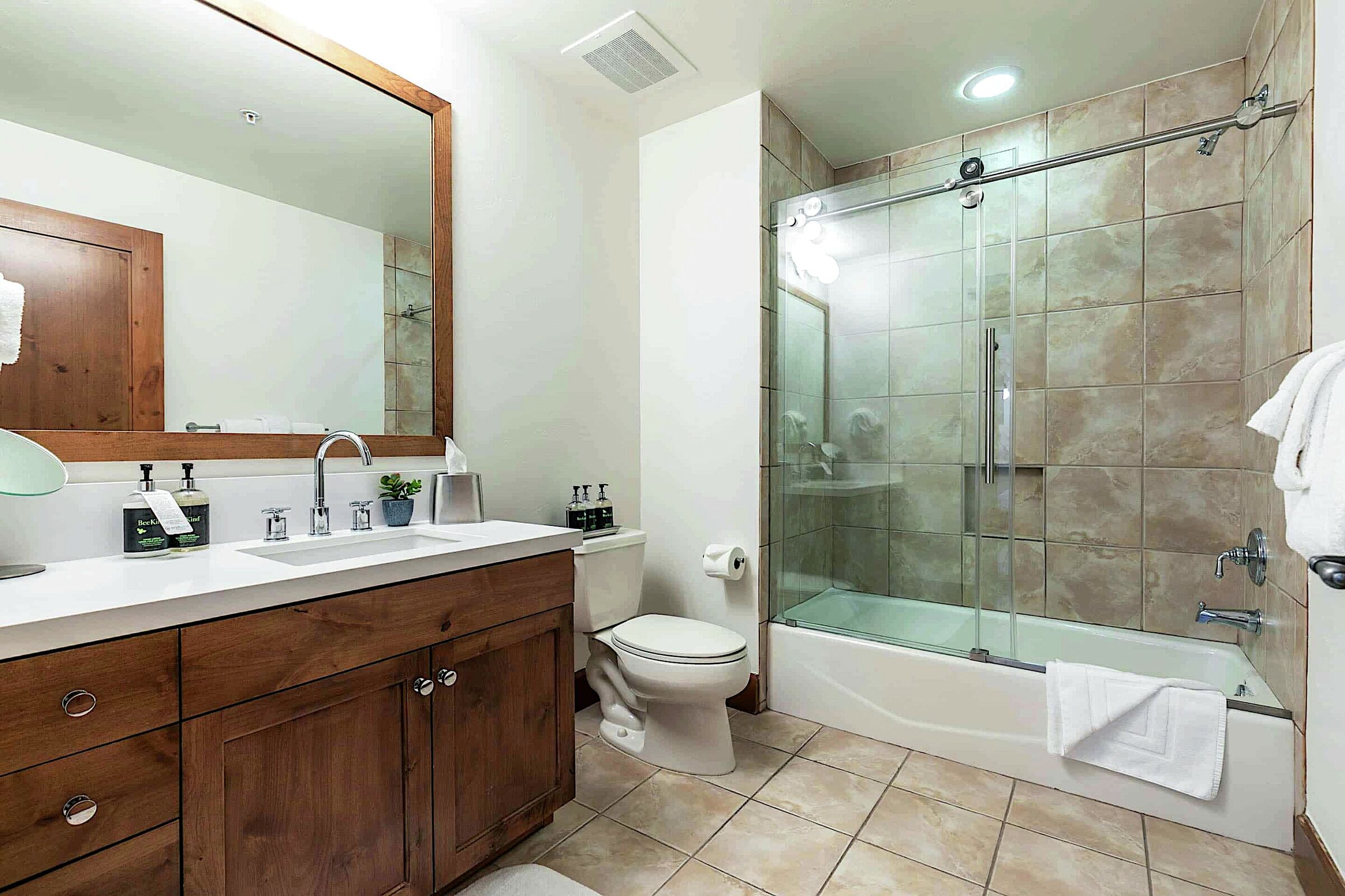#302 North - Bathroom