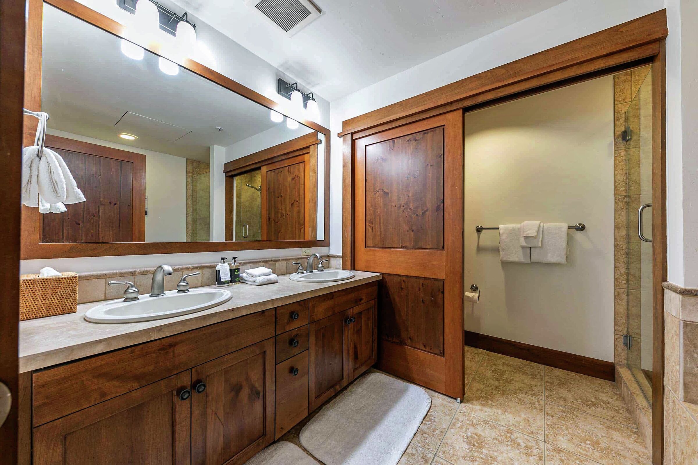 #408 South - Master Ensuite Bathroom