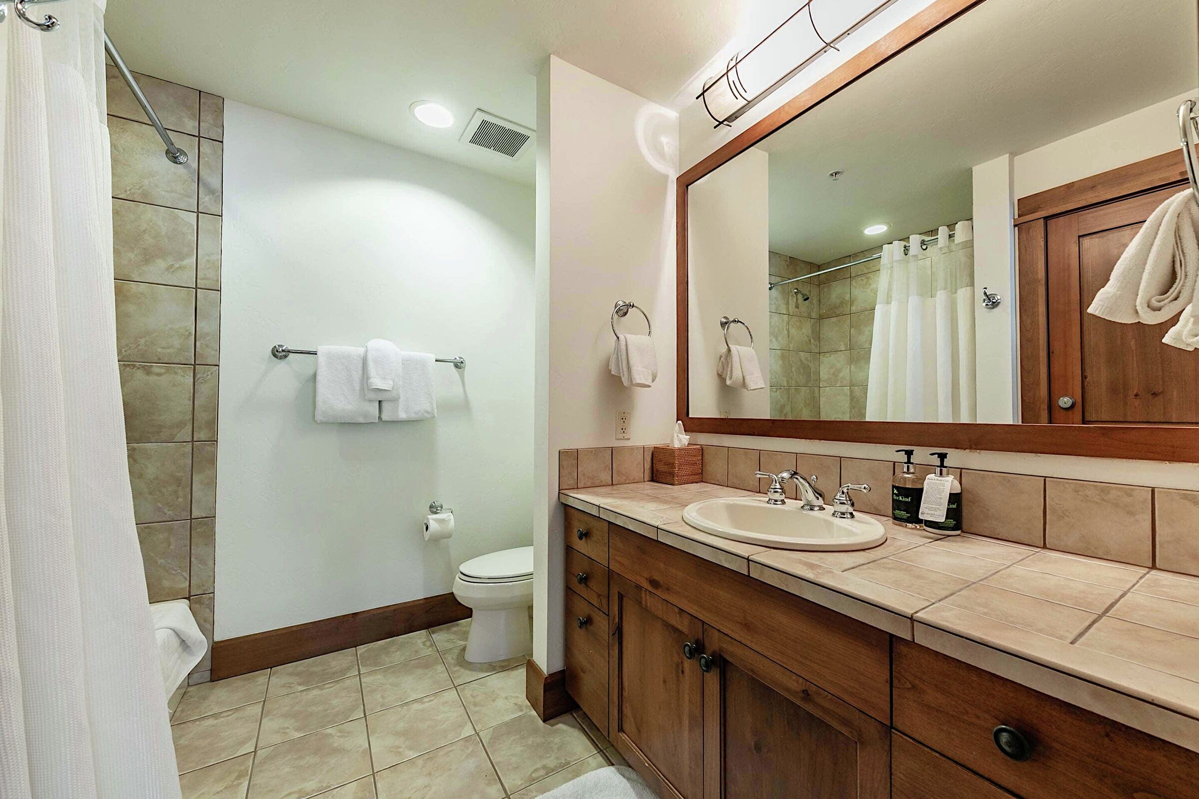 #408 South - Ensuite Bathroom