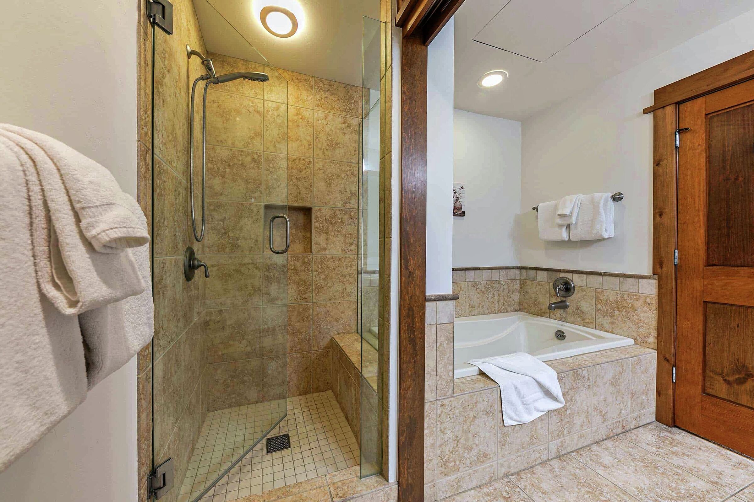 #408 South - Master Ensuite Bathroom