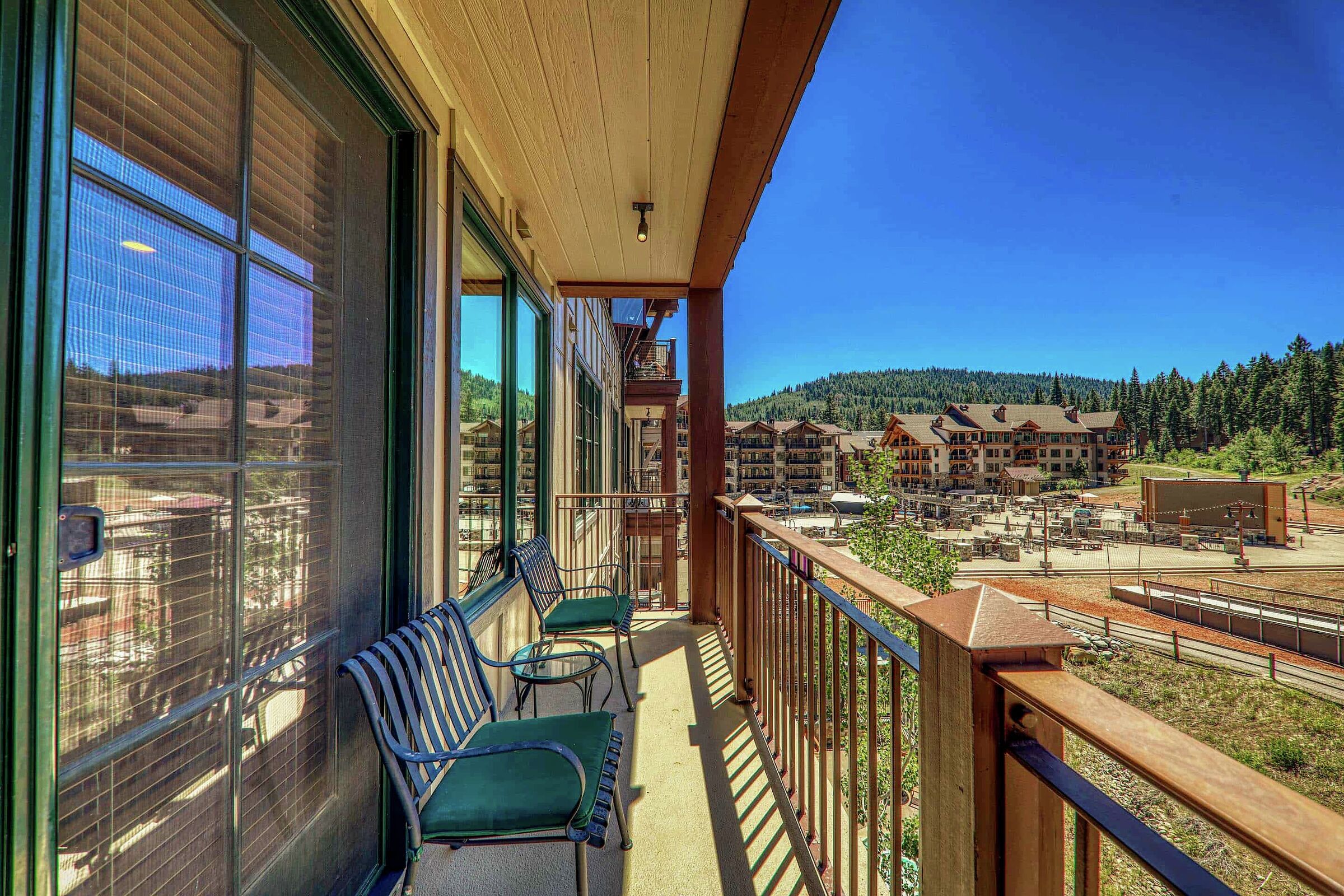 #408 South - Balcony
