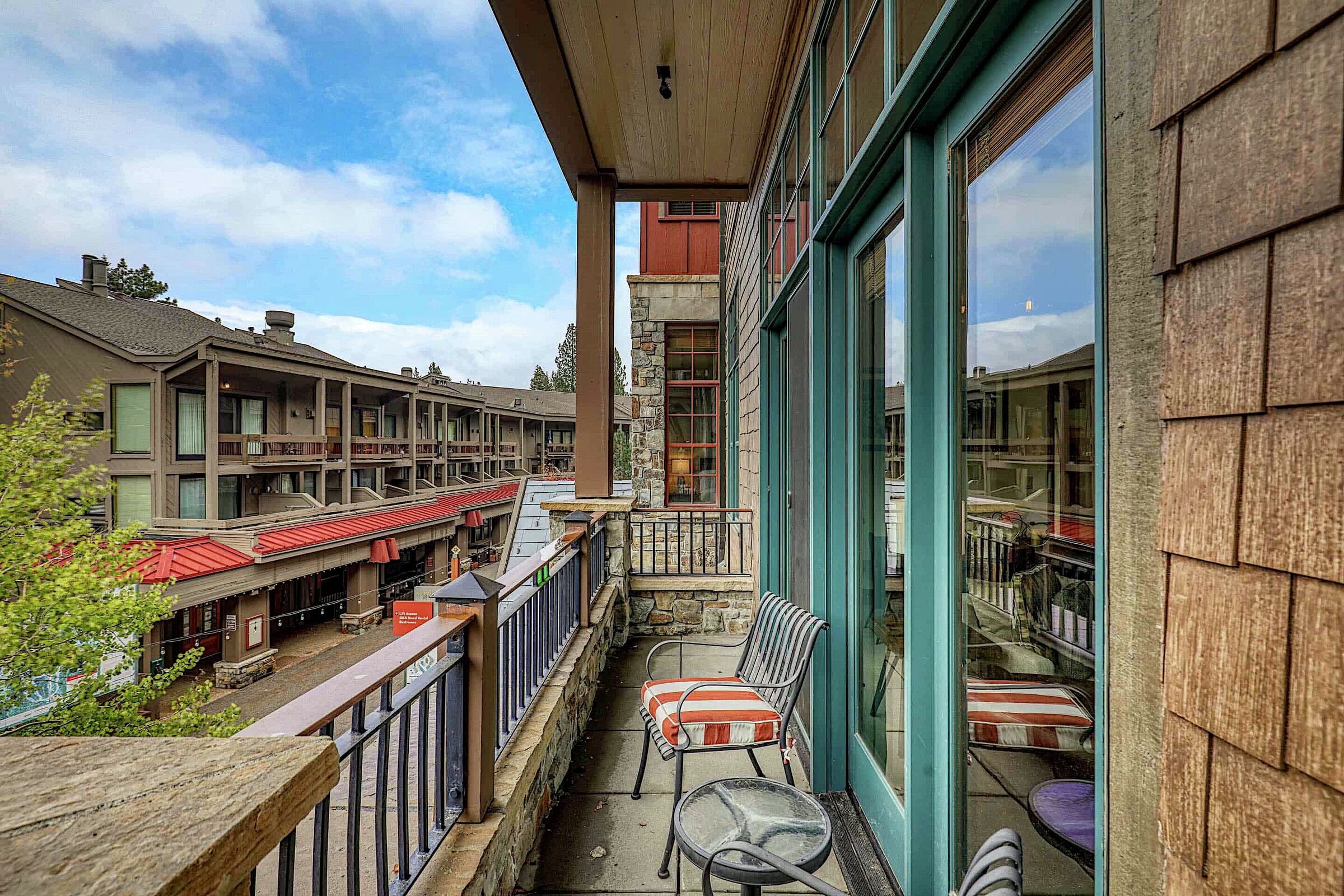 #103 North - Balcony