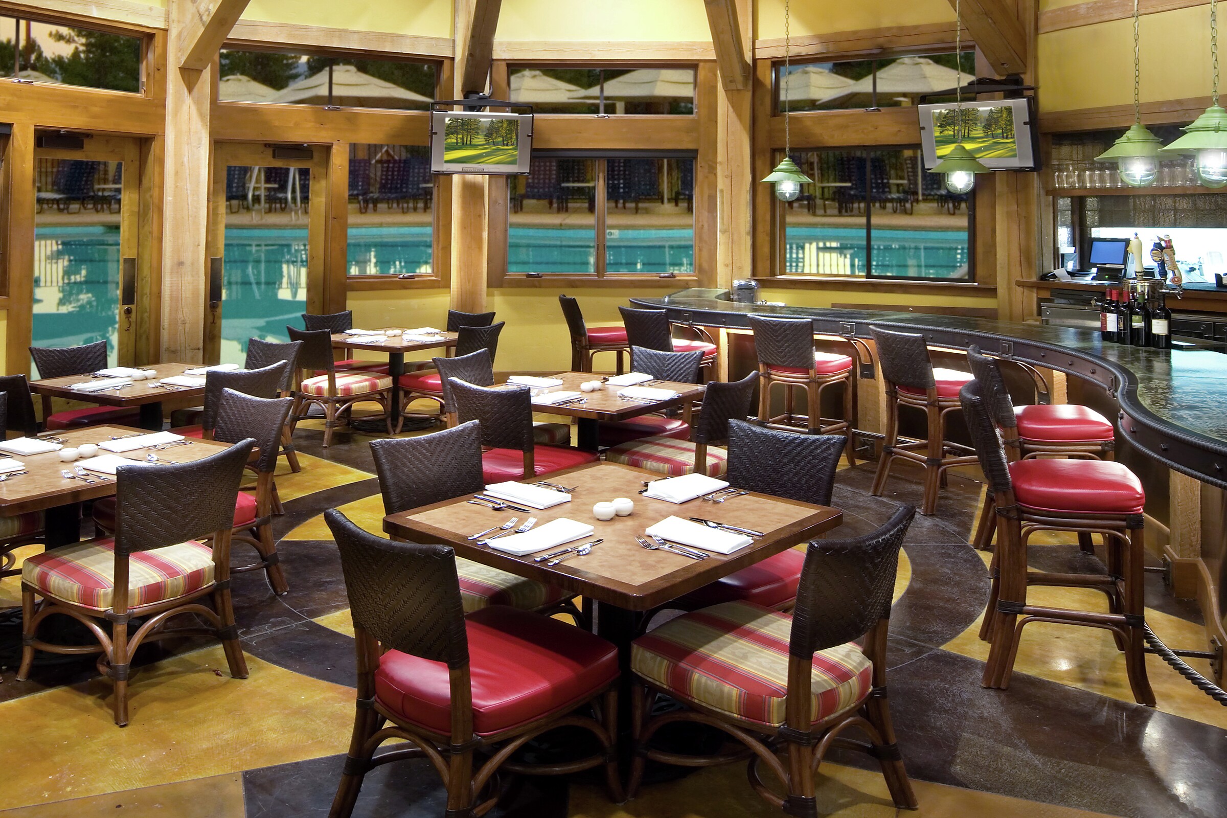 Bearfoot Bar & Grille