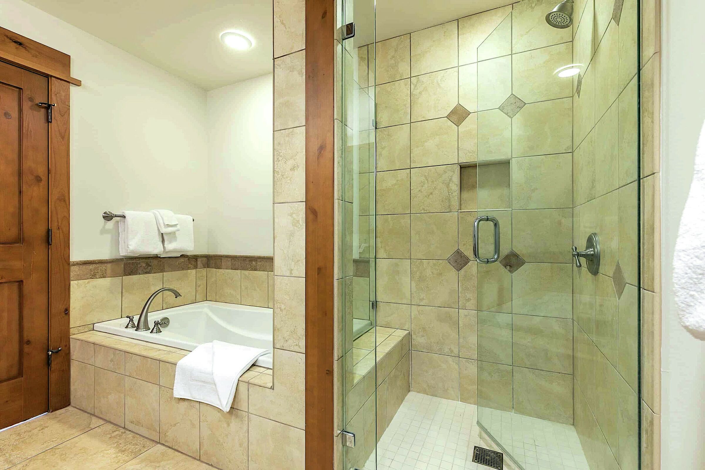 #410 - Master Ensuite Bathroom